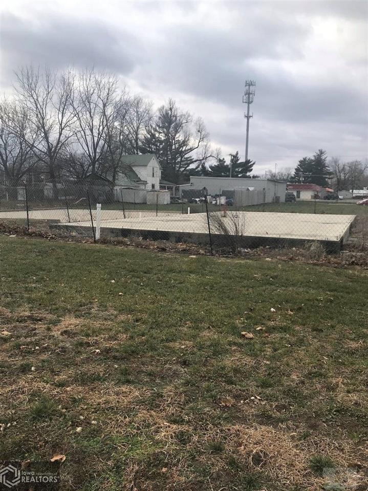 404 W Mary Street, Ottumwa, IA 52501 photo 1 of 1