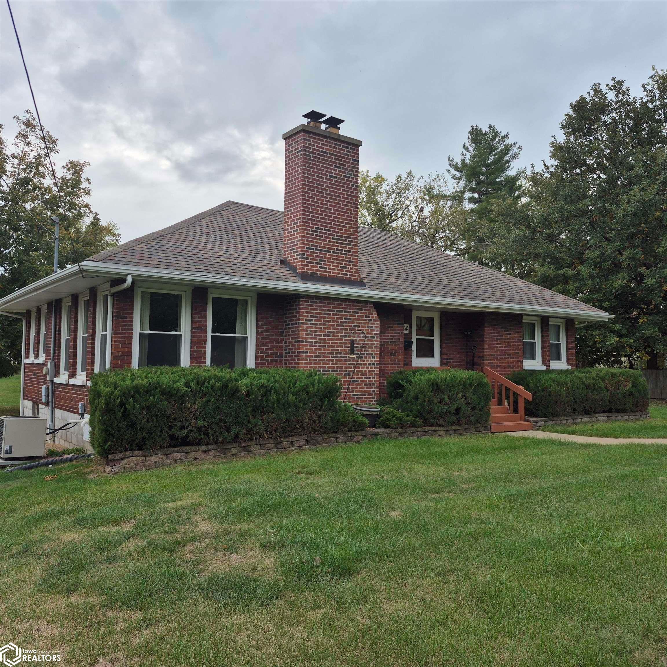 444 Crestview, Ottumwa, IA 52501 photo 1 of 20