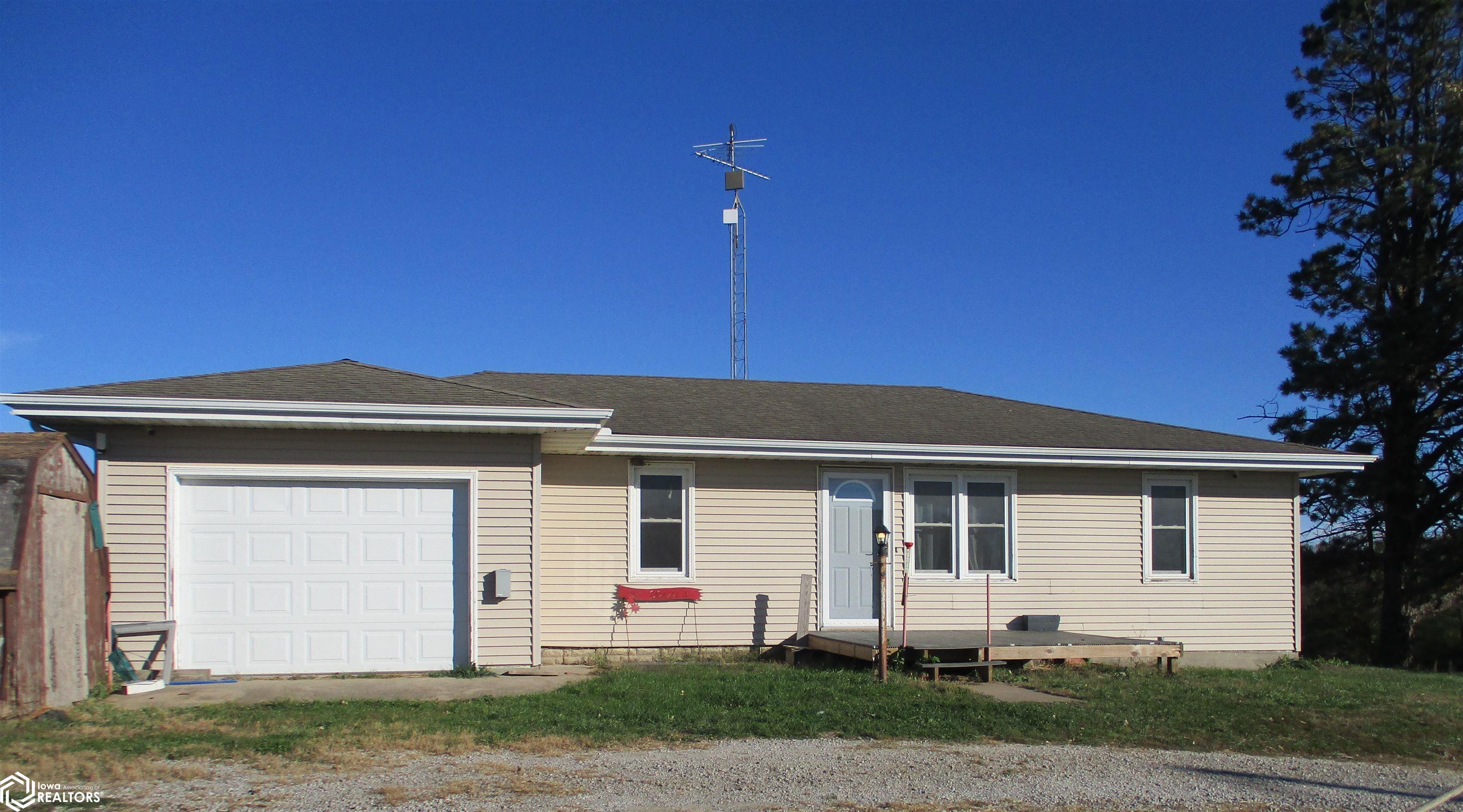 24146 Dewey Rd, Centerville, IA 52544 photo 1 of 31