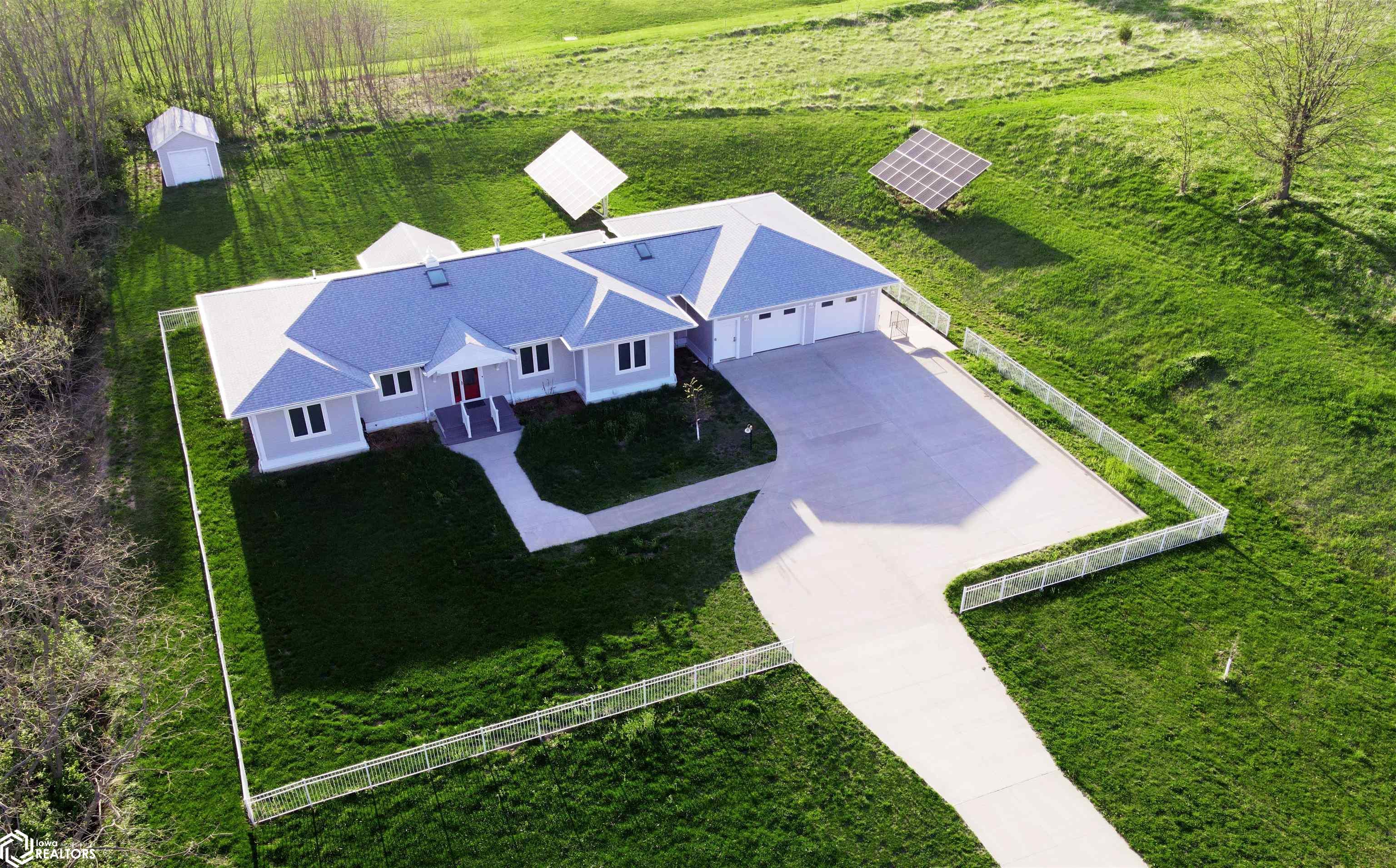 1000 N B Street, Fairfield, IA 52556 photo 1 of 50