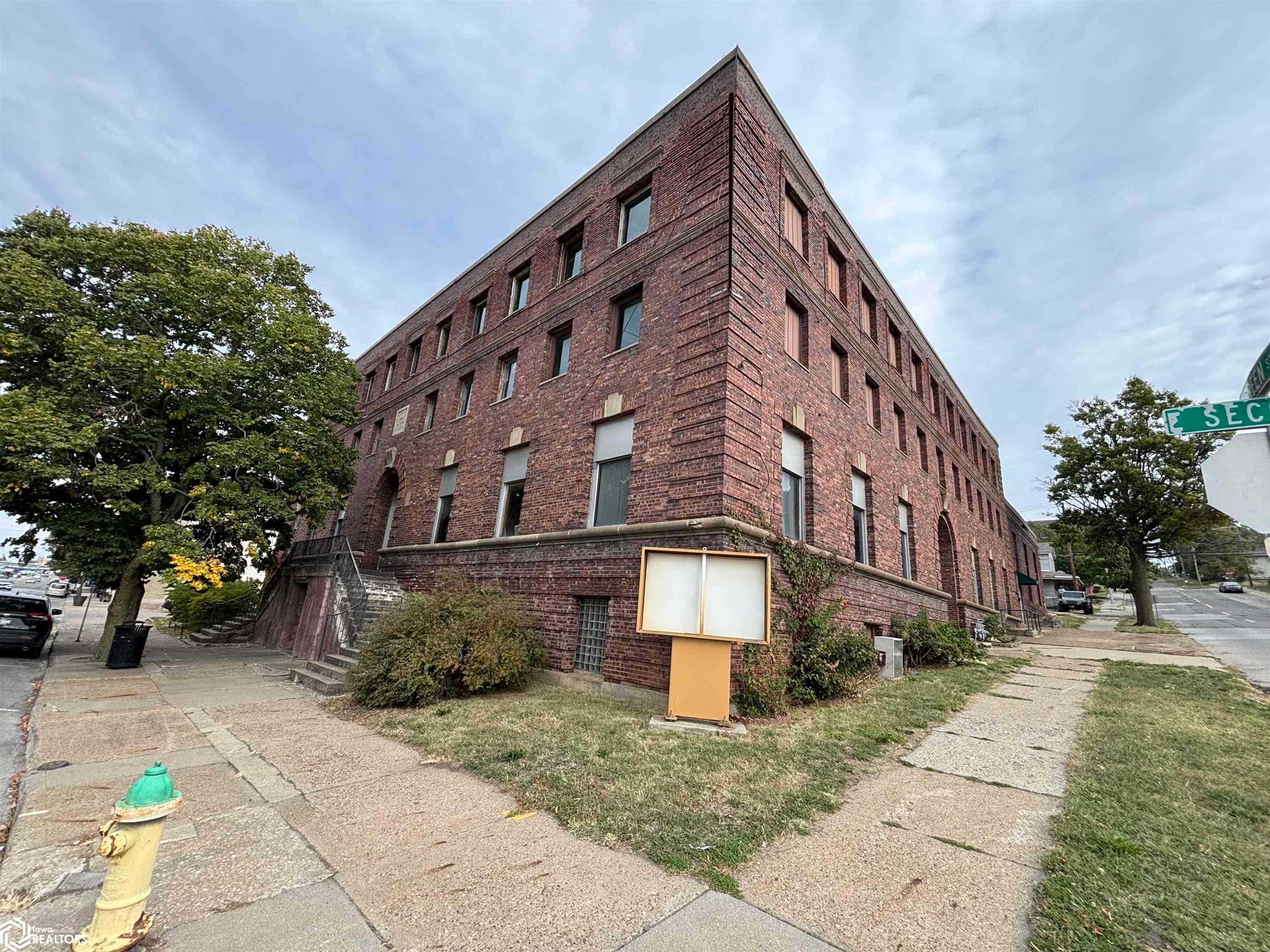 229 E 2Nd Street, Ottumwa, IA 52501 photo 1 of 34