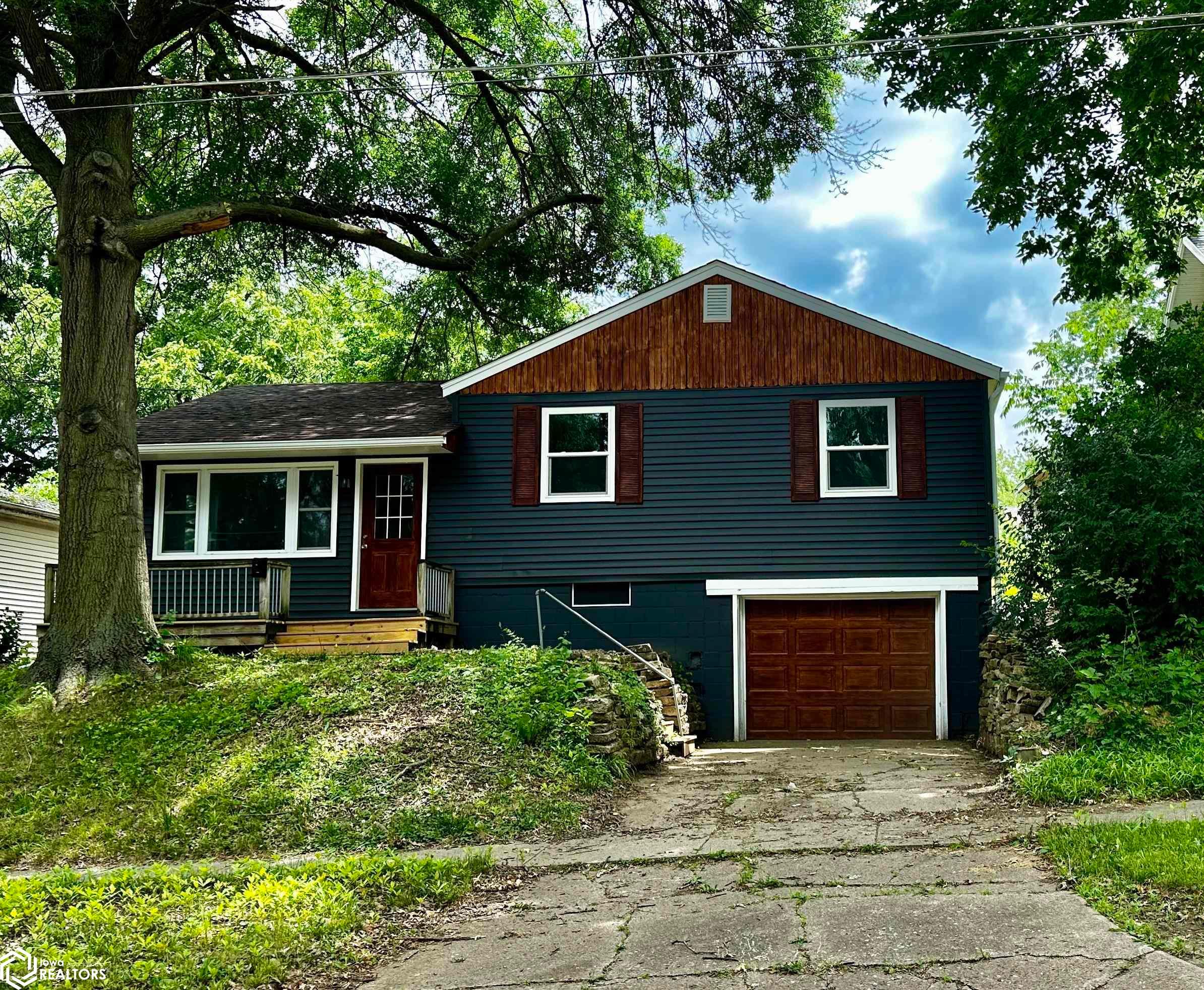 606 N 3Rd Street, Oskaloosa, IA 52577 photo 1 of 30