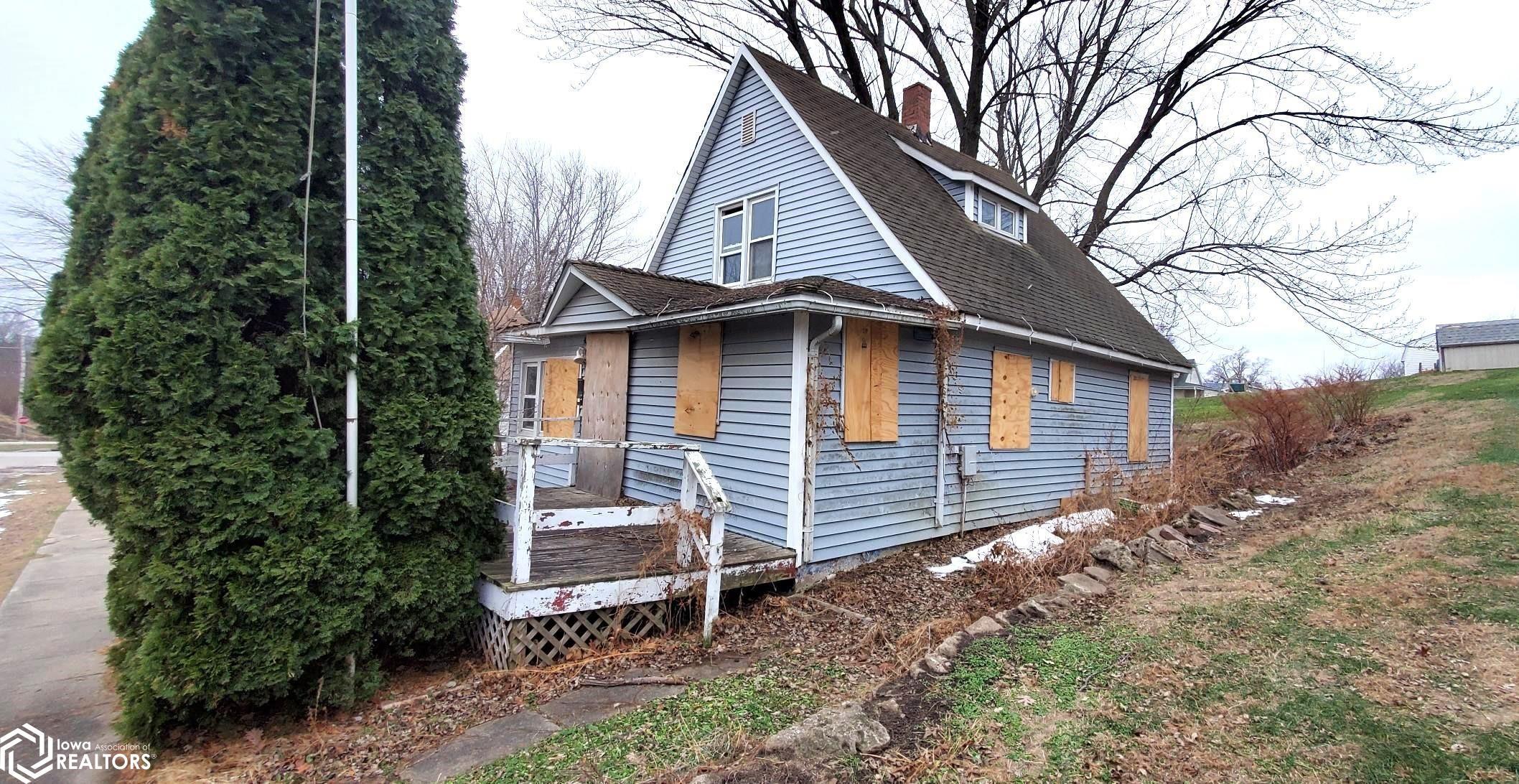 9 N F Street, Albia, IA 52531 photo 1 of 6