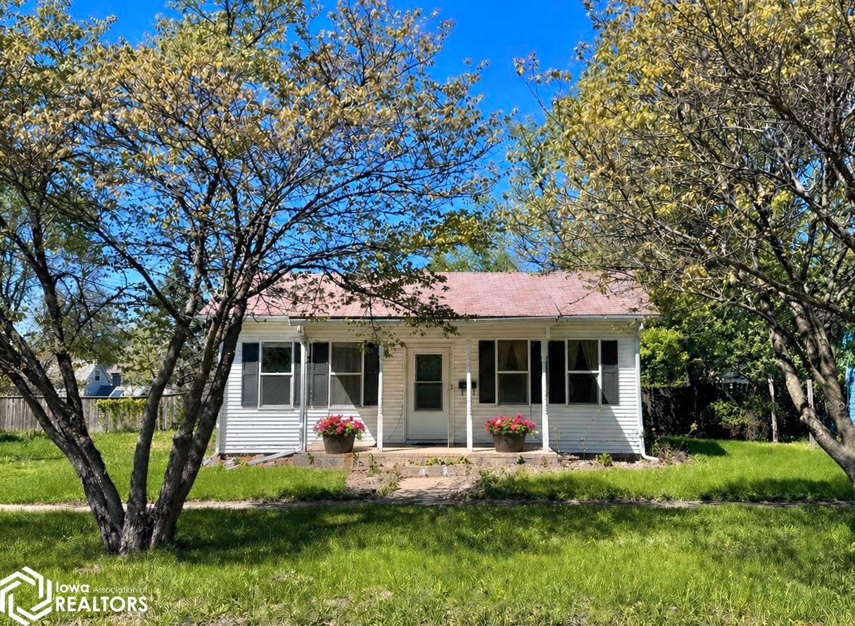 505 W Jefferson Avenue, Fairfield, IA 52556 photo 1 of 27