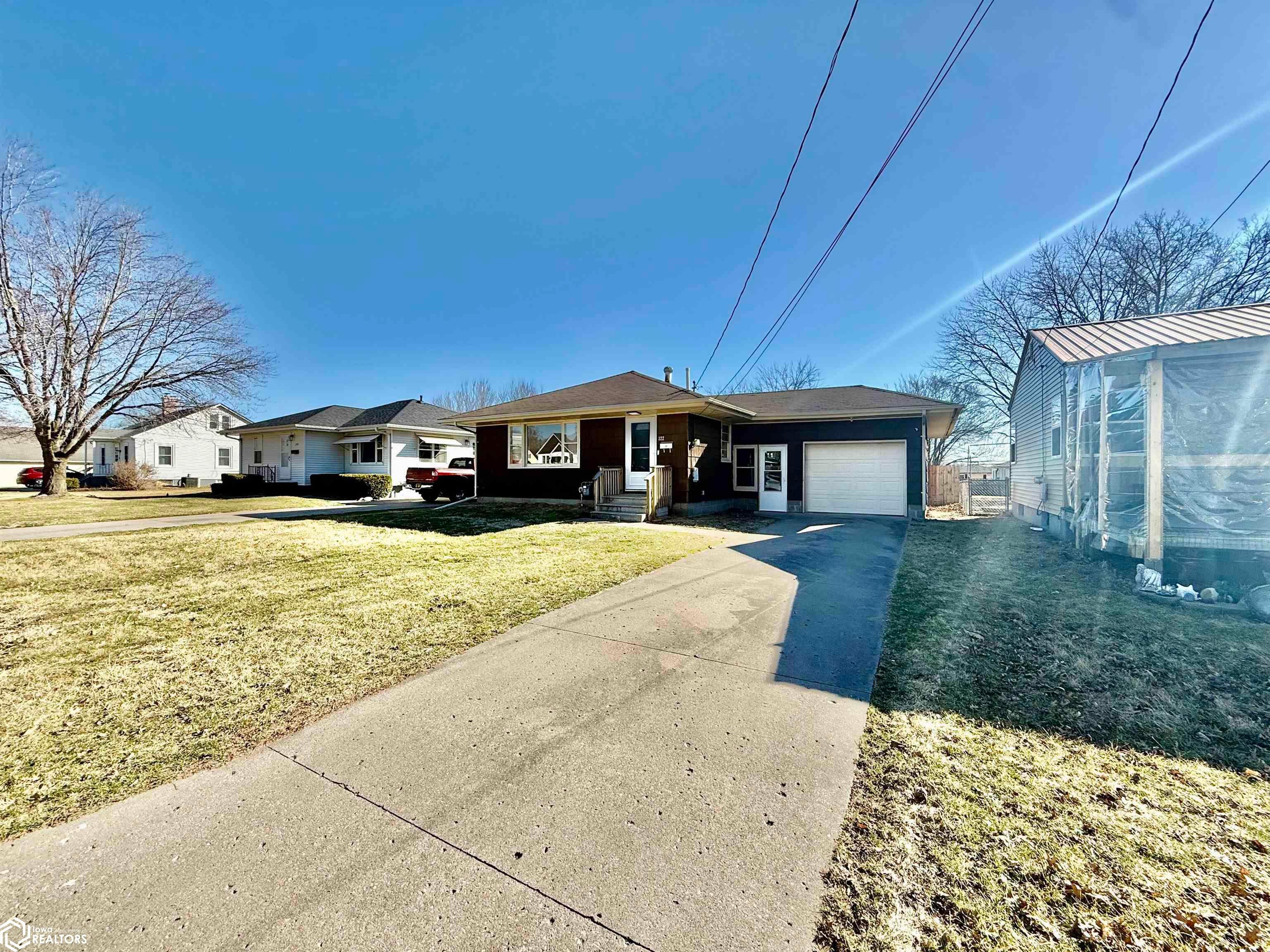 122 N Johnson Avenue, Ottumwa, IA 52501 photo 1 of 34