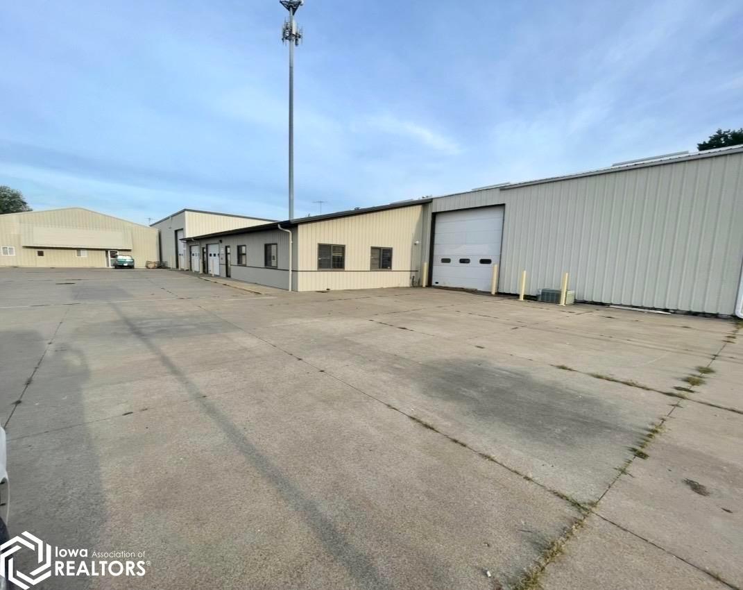 717 S 6Th Street, Oskaloosa, IA 52577 photo 1 of 25