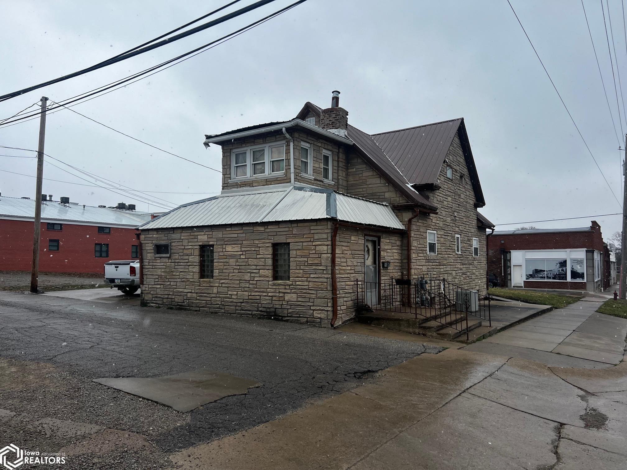 116 N Haynes Avenue, Centerville, IA 52544 photo 1 of 6