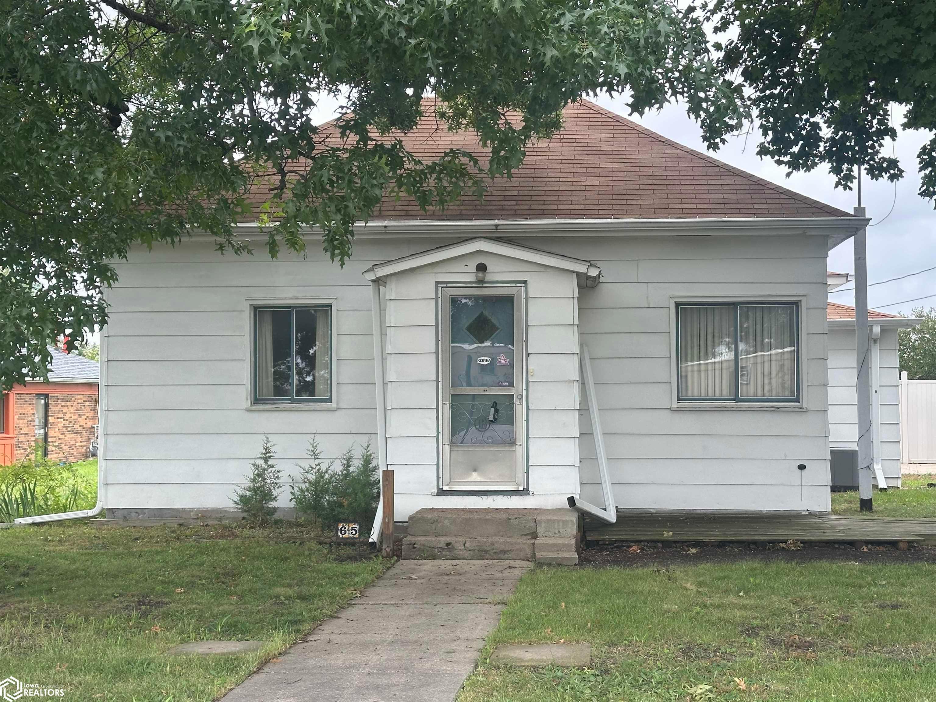 65 13 Avenue W, Albia, IA 52531-2668 photo 1 of 24