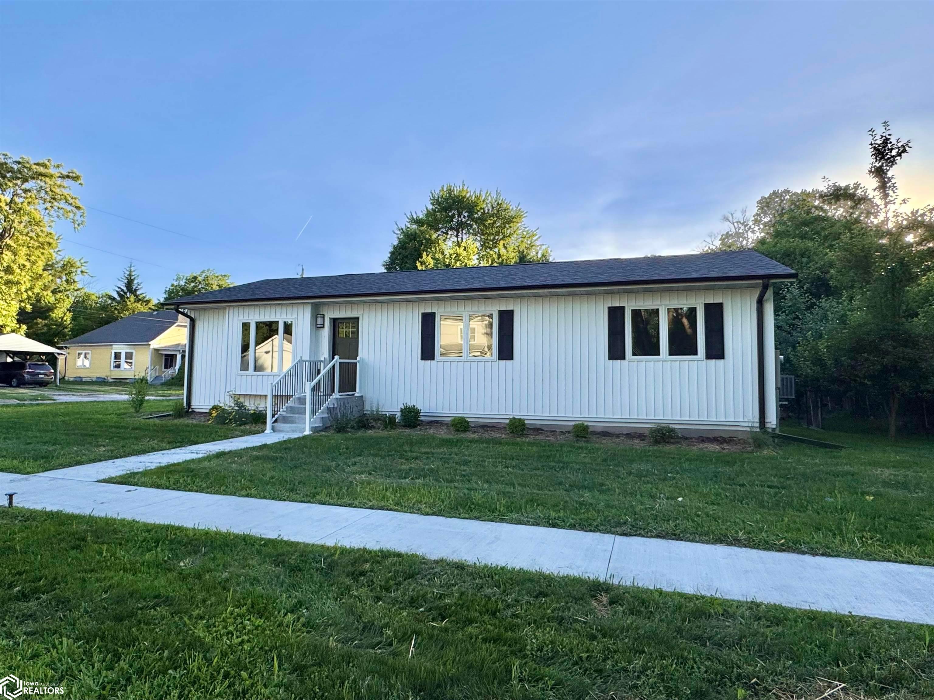 504 S 6Th Street, Fairfield, IA 52556 photo 1 of 47