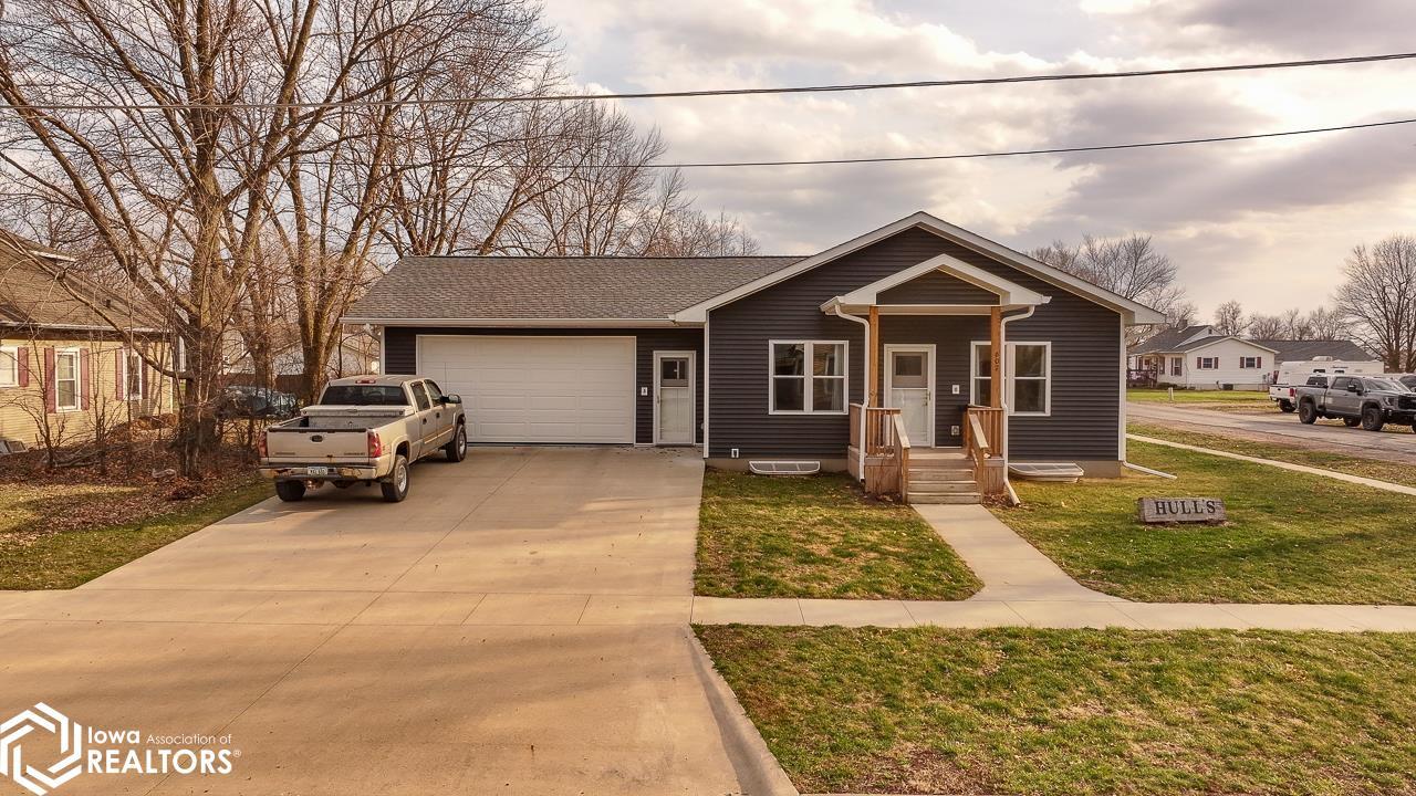 607 W Walnut Street, Bloomfield, IA 52537 photo 1 of 61