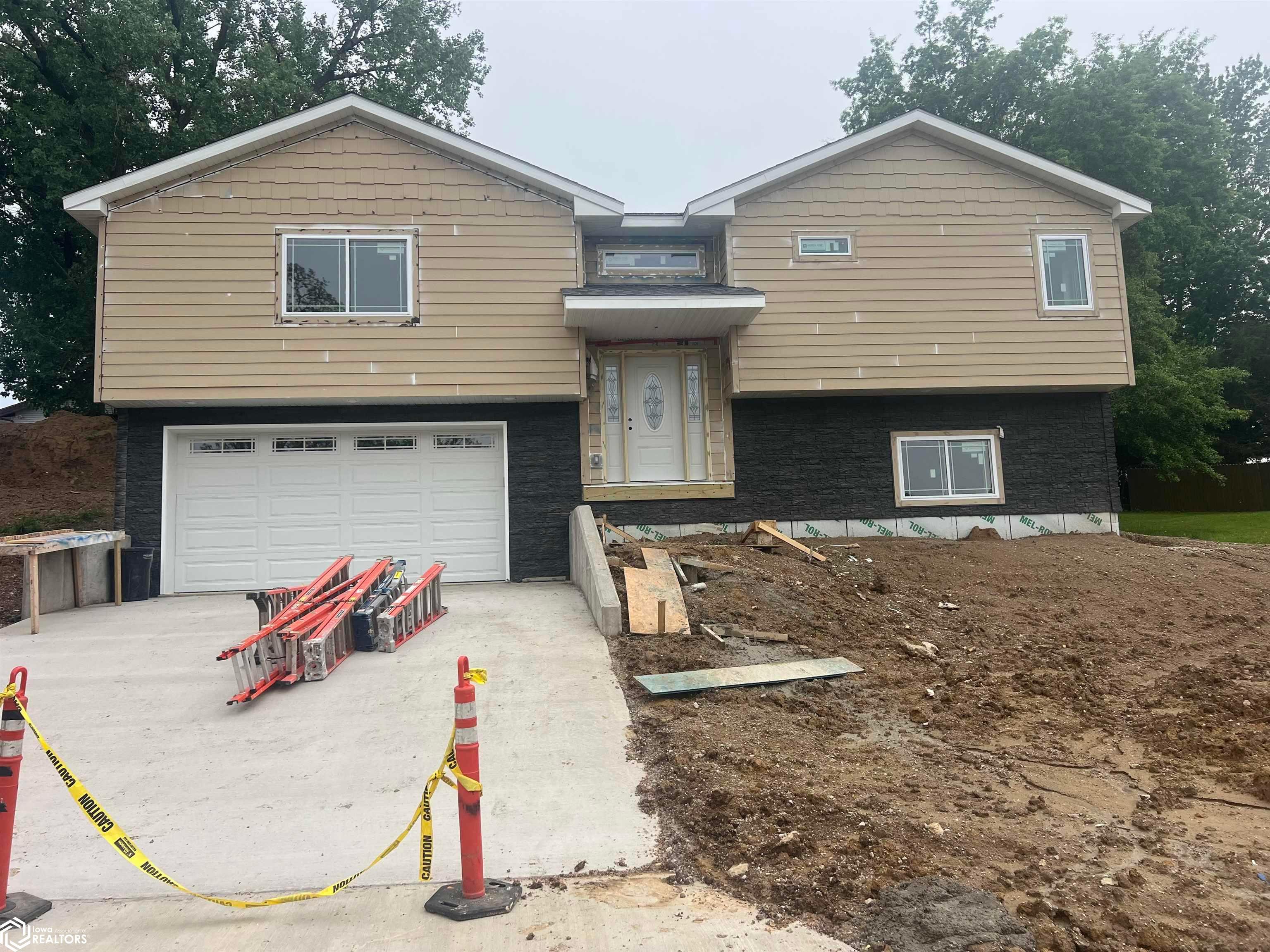 1114 Jay Street, Ottumwa, IA 52501 photo 1 of 8