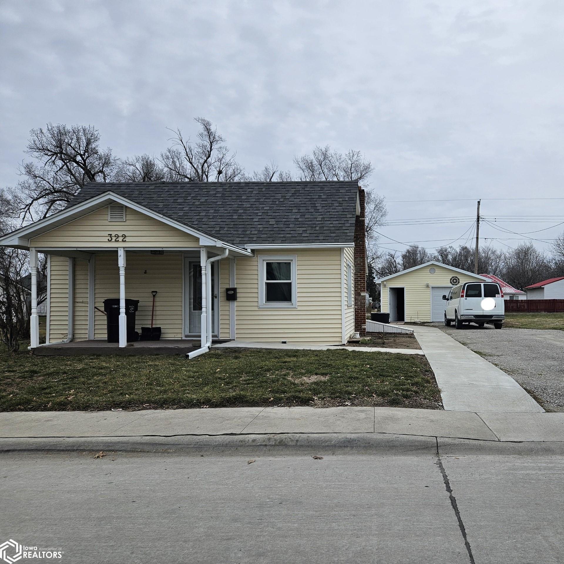 322 S Davis Street, Ottumwa, IA 52501 photo 1 of 20