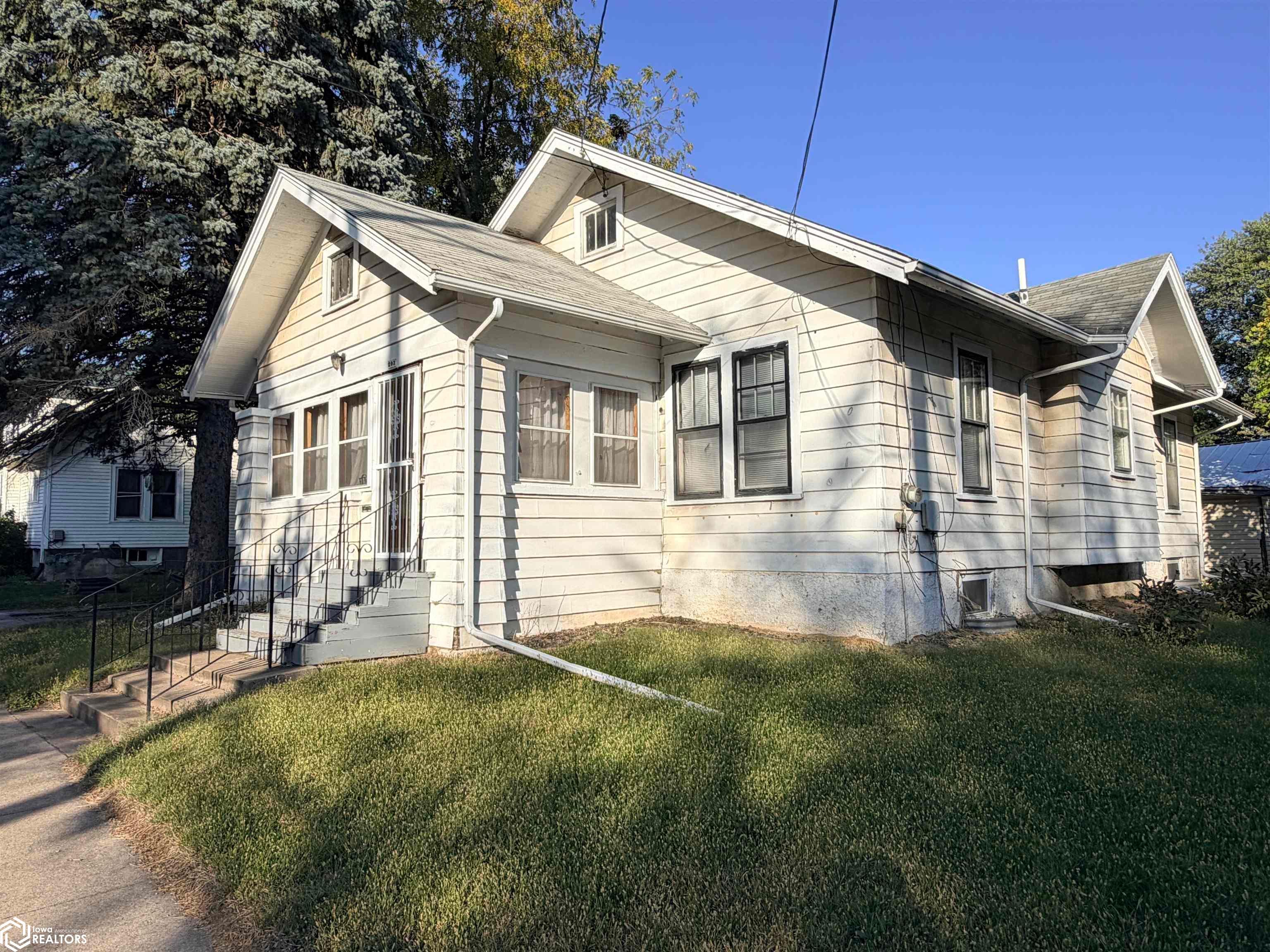 203 S D Street, Fairfield, IA 52556 photo 1 of 25