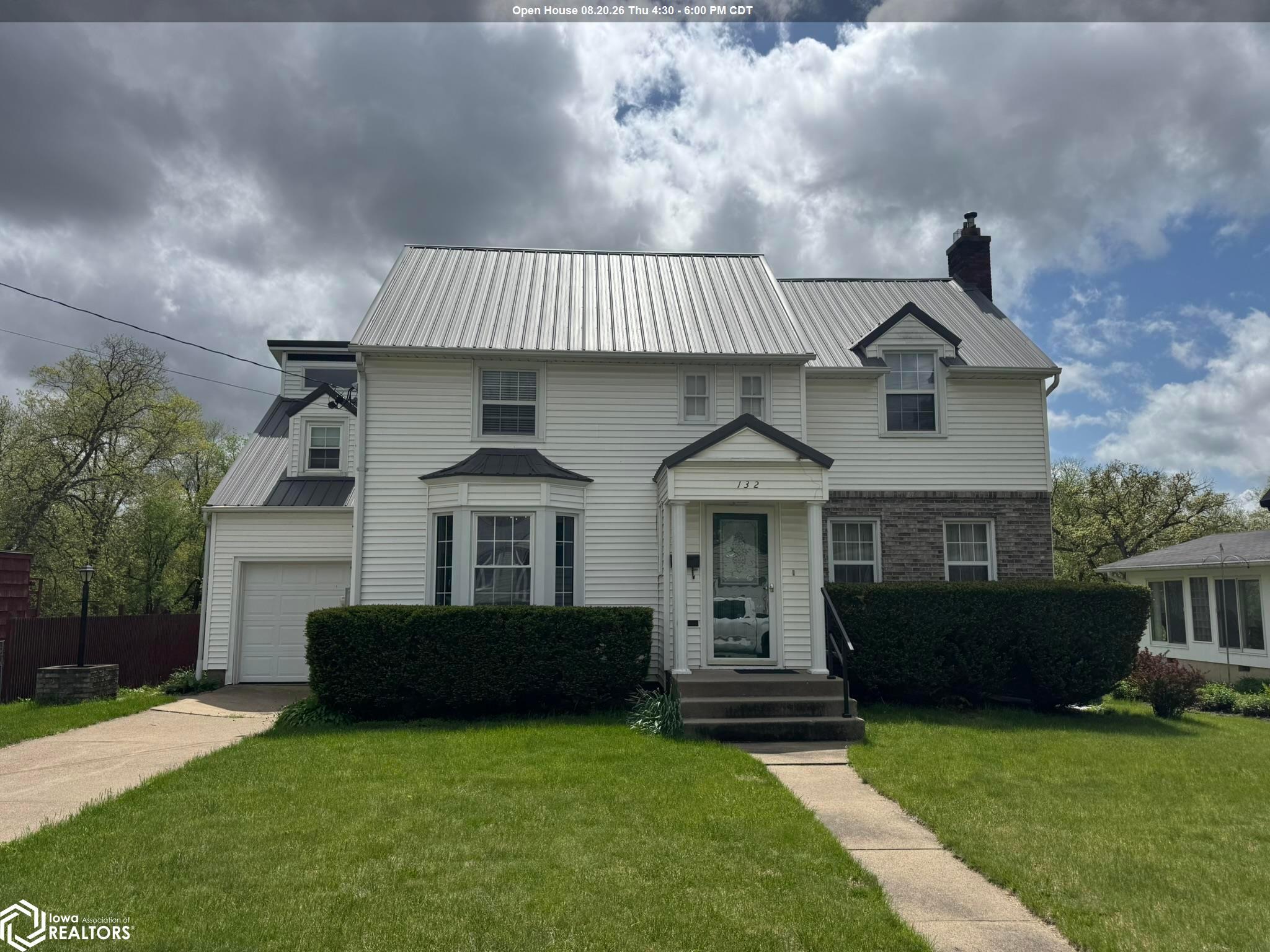 132 W Alta Vista Avenue, Ottumwa, IA 52501 photo 1 of 24