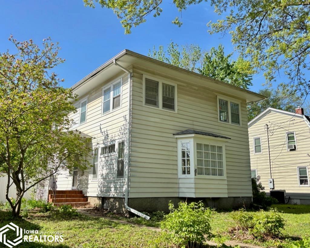 306 W Madison Avenue, Fairfield, IA 52556 photo 1 of 27