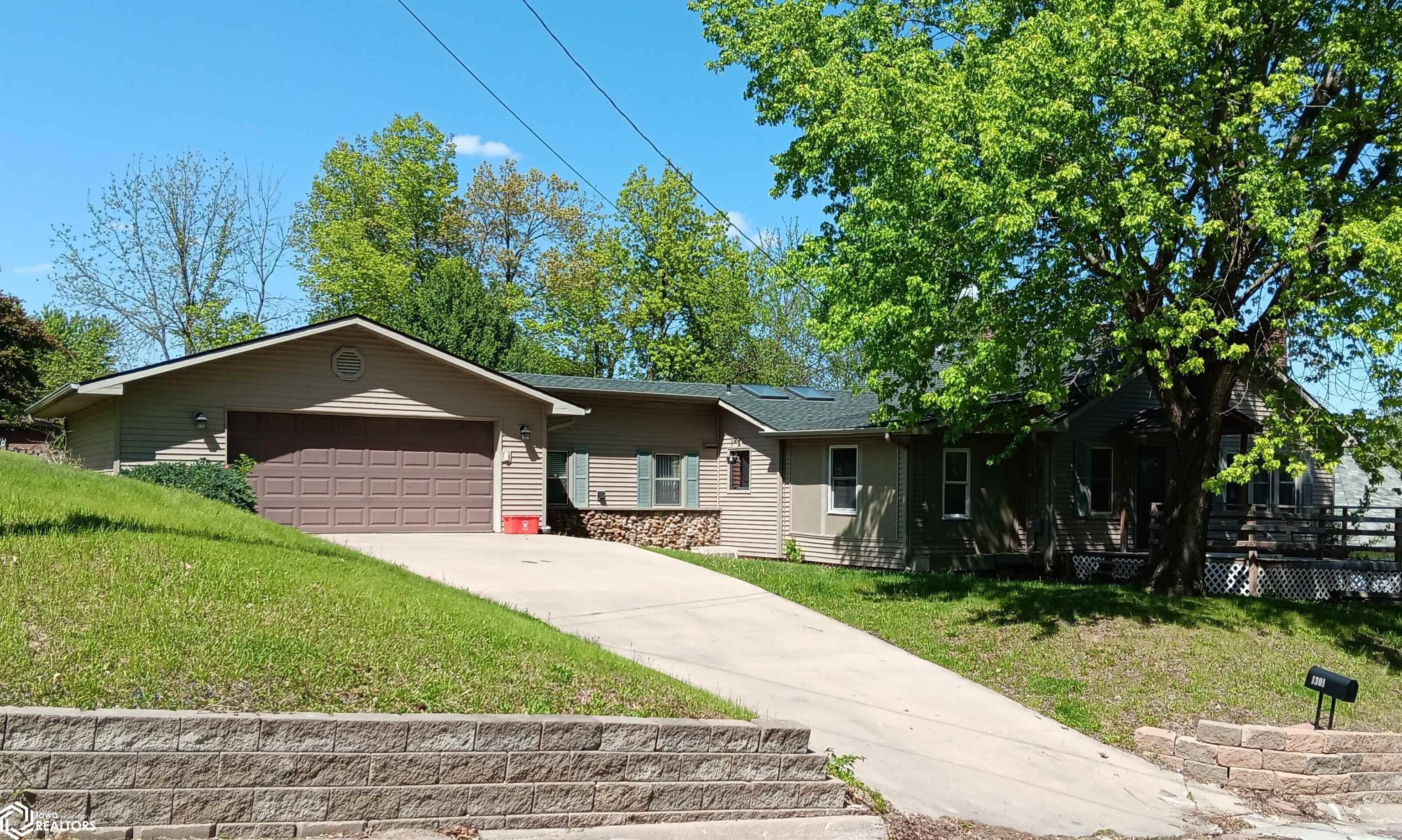 1301 Steller Avenue, Ottumwa, IA 52501 photo 1 of 35