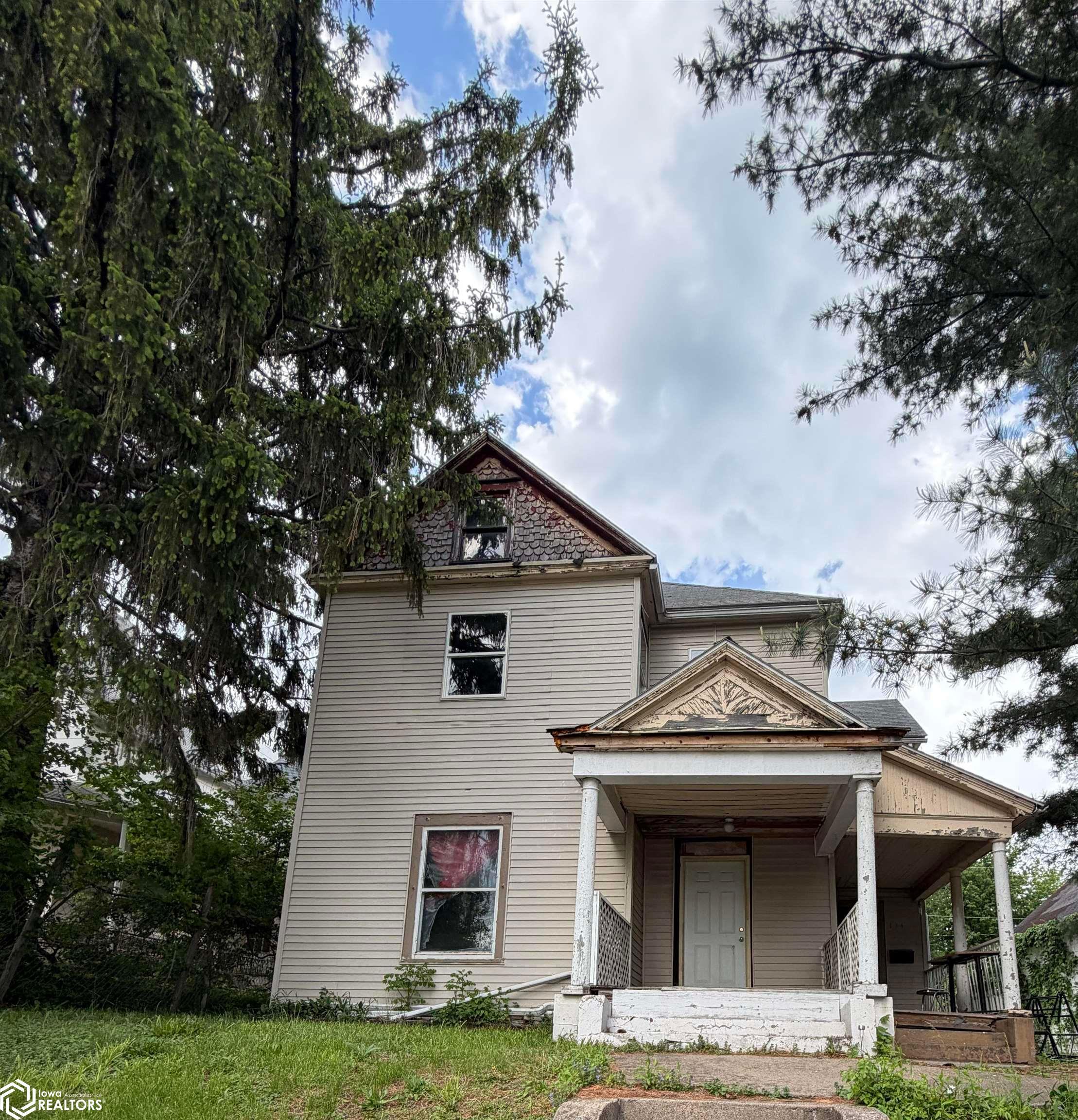 134 S Cooper Avenue, Ottumwa, IA 52501 photo 1 of 21