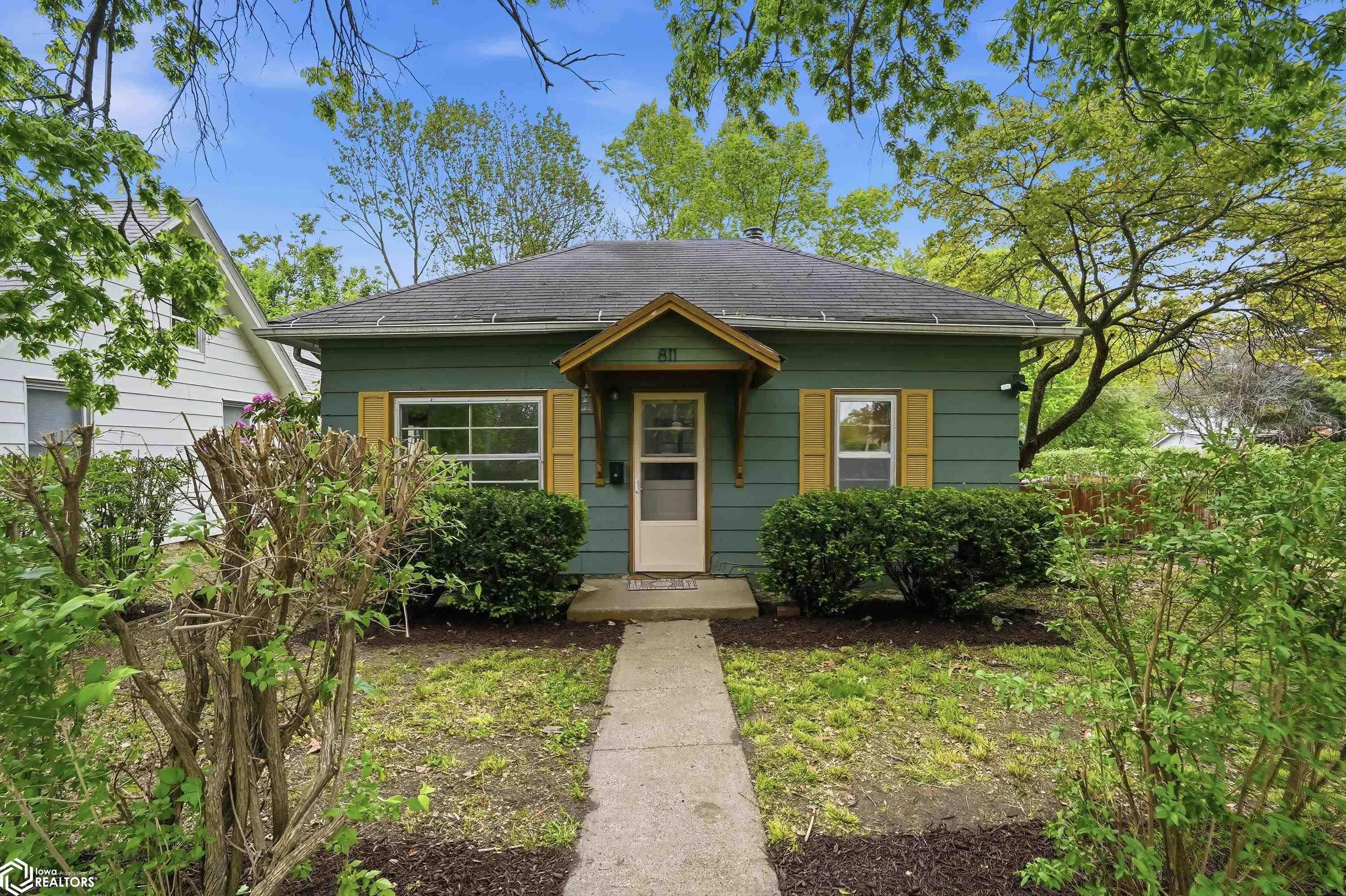811 S 5th Street, Fairfield, IA 52556 photo 1 of 23