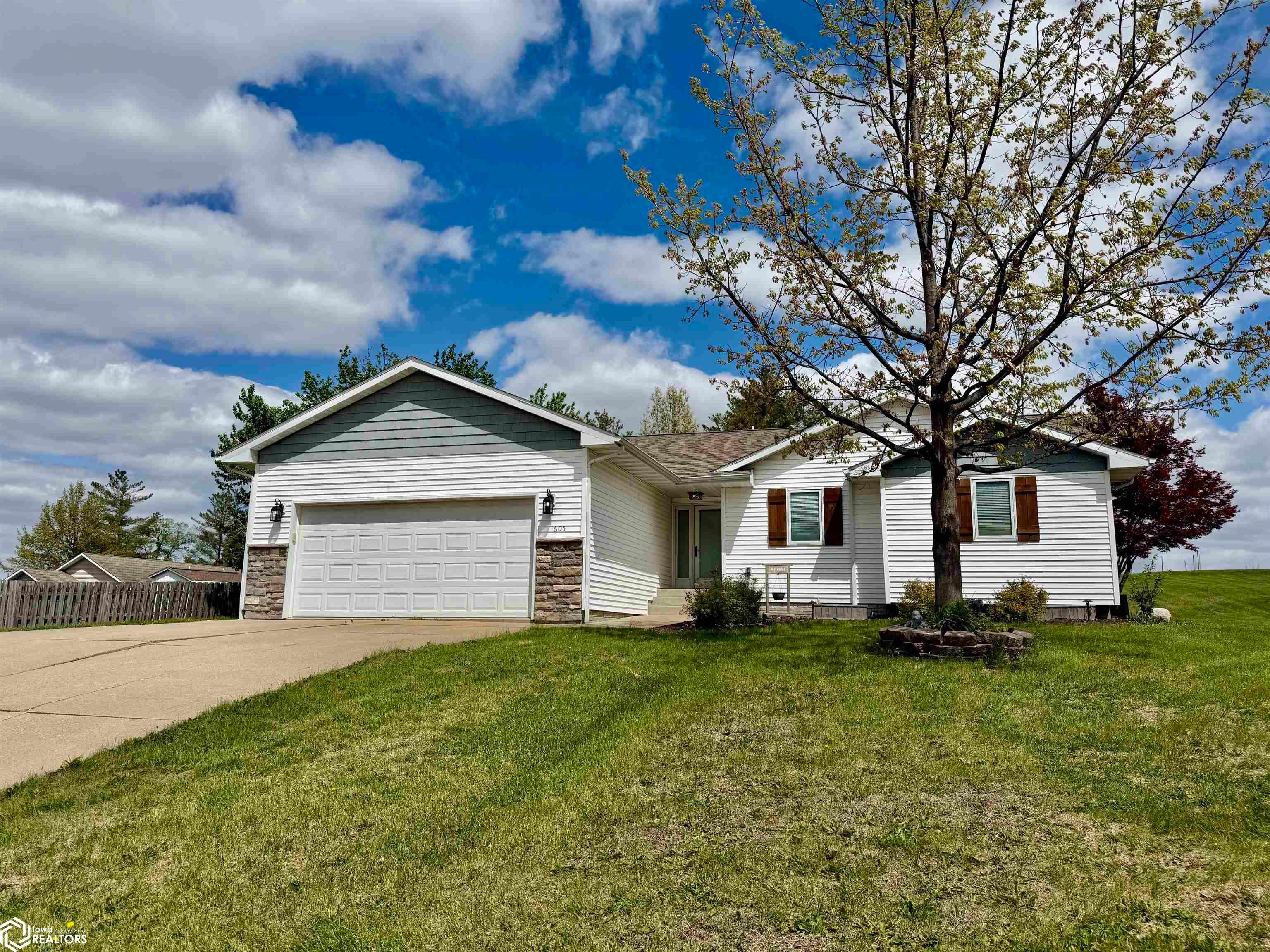 605 Fairview Drive, Oskaloosa, IA 52577 photo 1 of 36