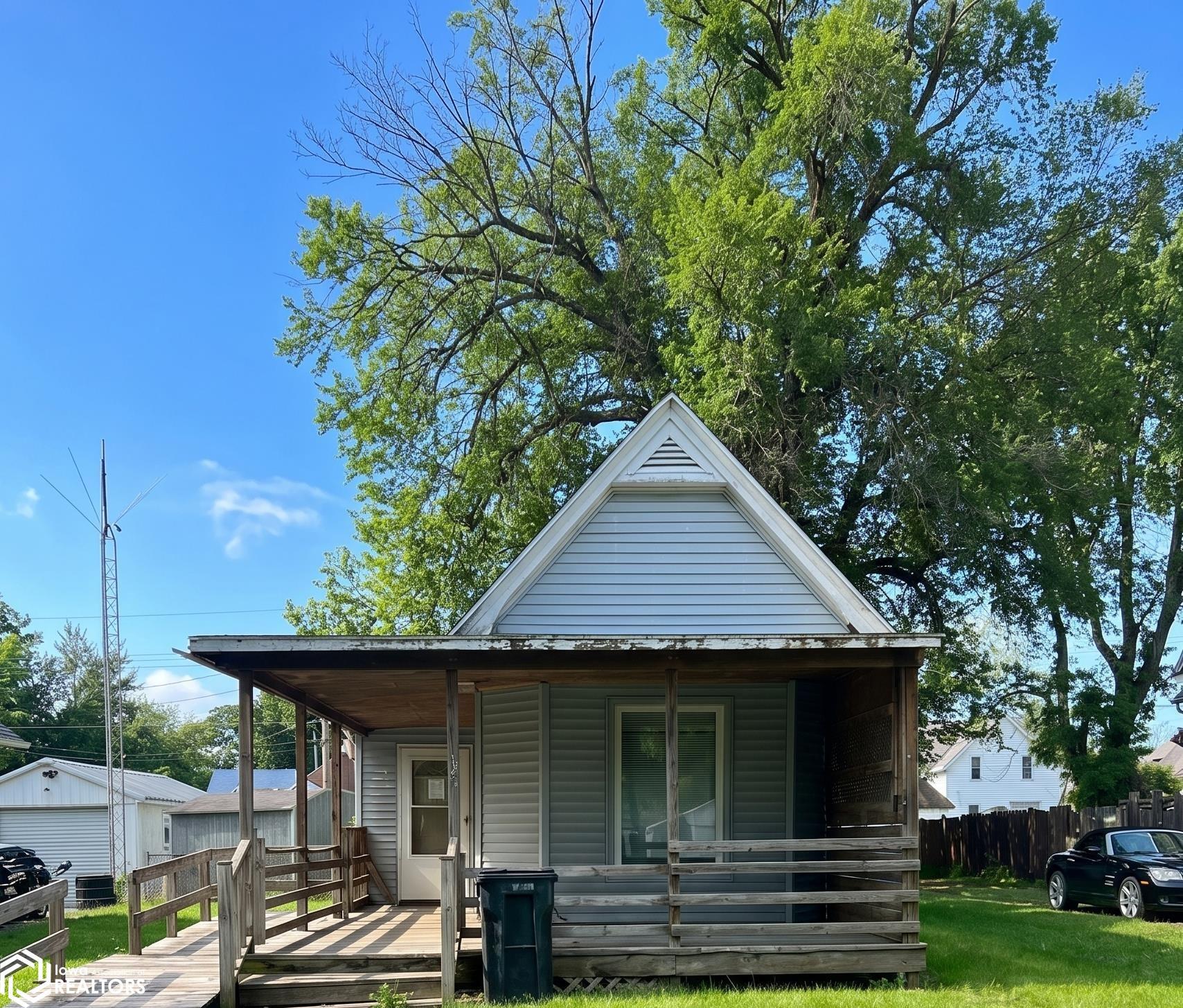 317 N Weller Street, Ottumwa, IA 52501 photo 1 of 12
