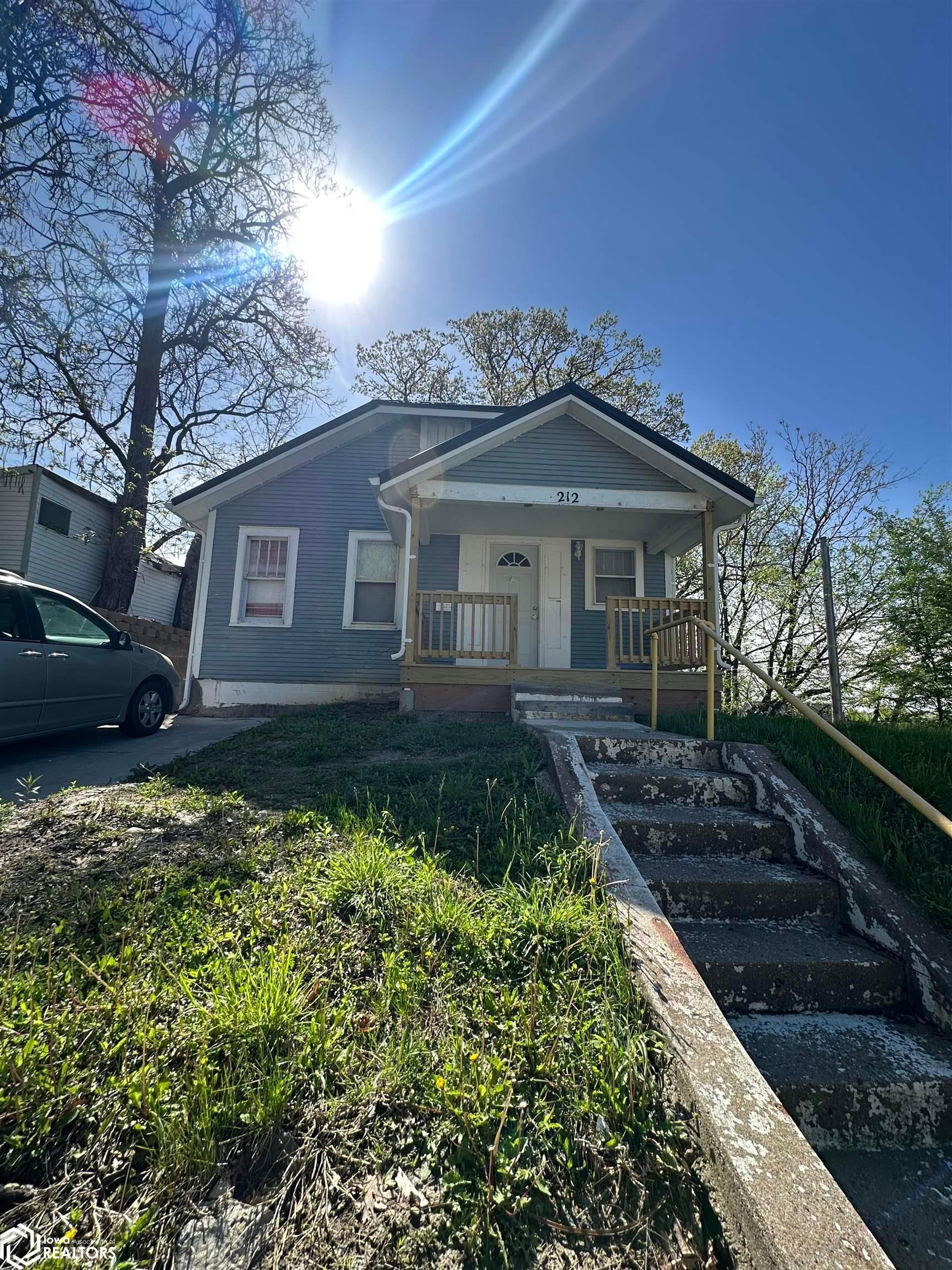 212 N Clay Street, Ottumwa, IA 52501 photo 1 of 13
