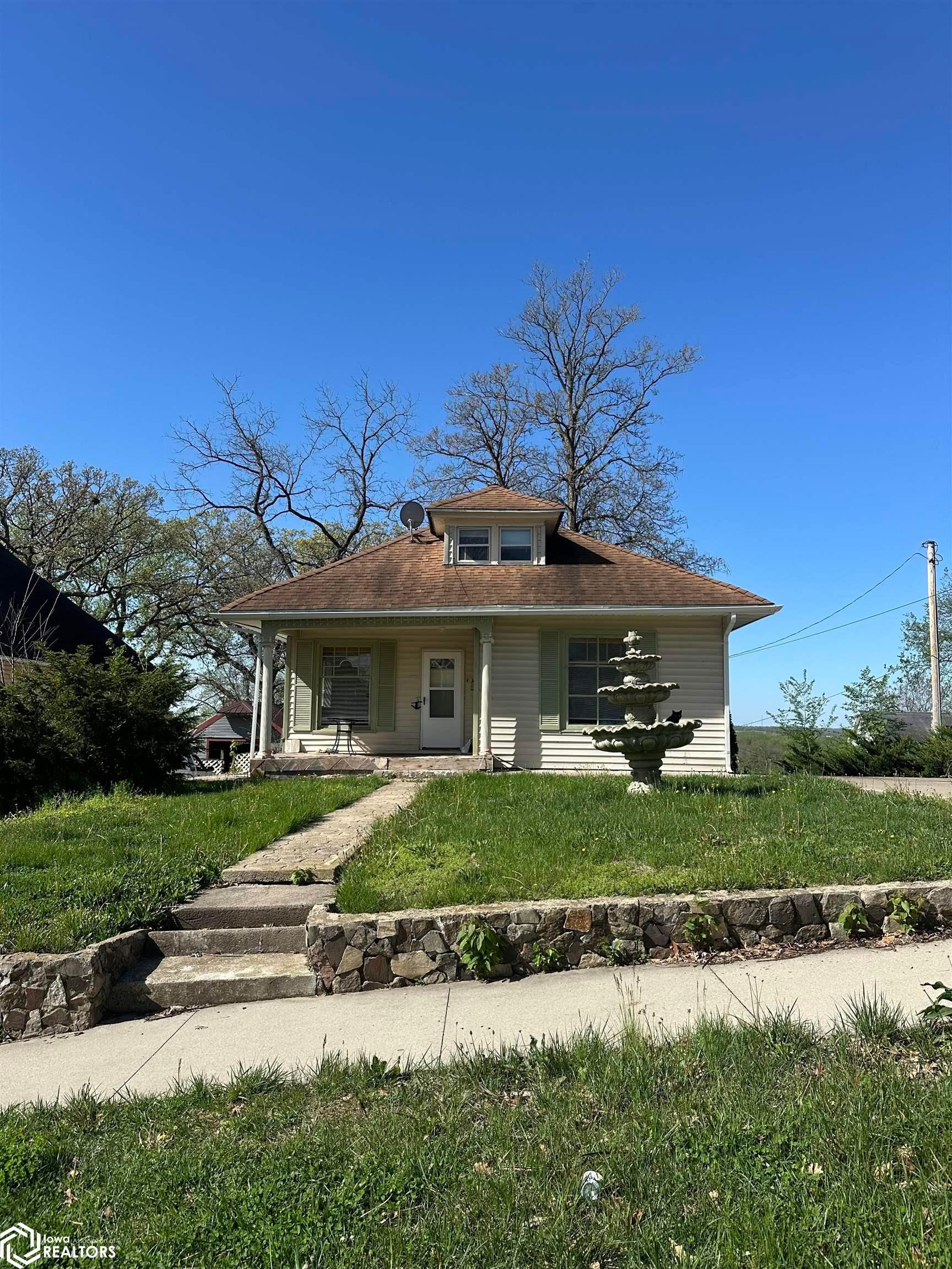 932 Sheffield Street, Ottumwa, IA 52501 photo 1 of 17