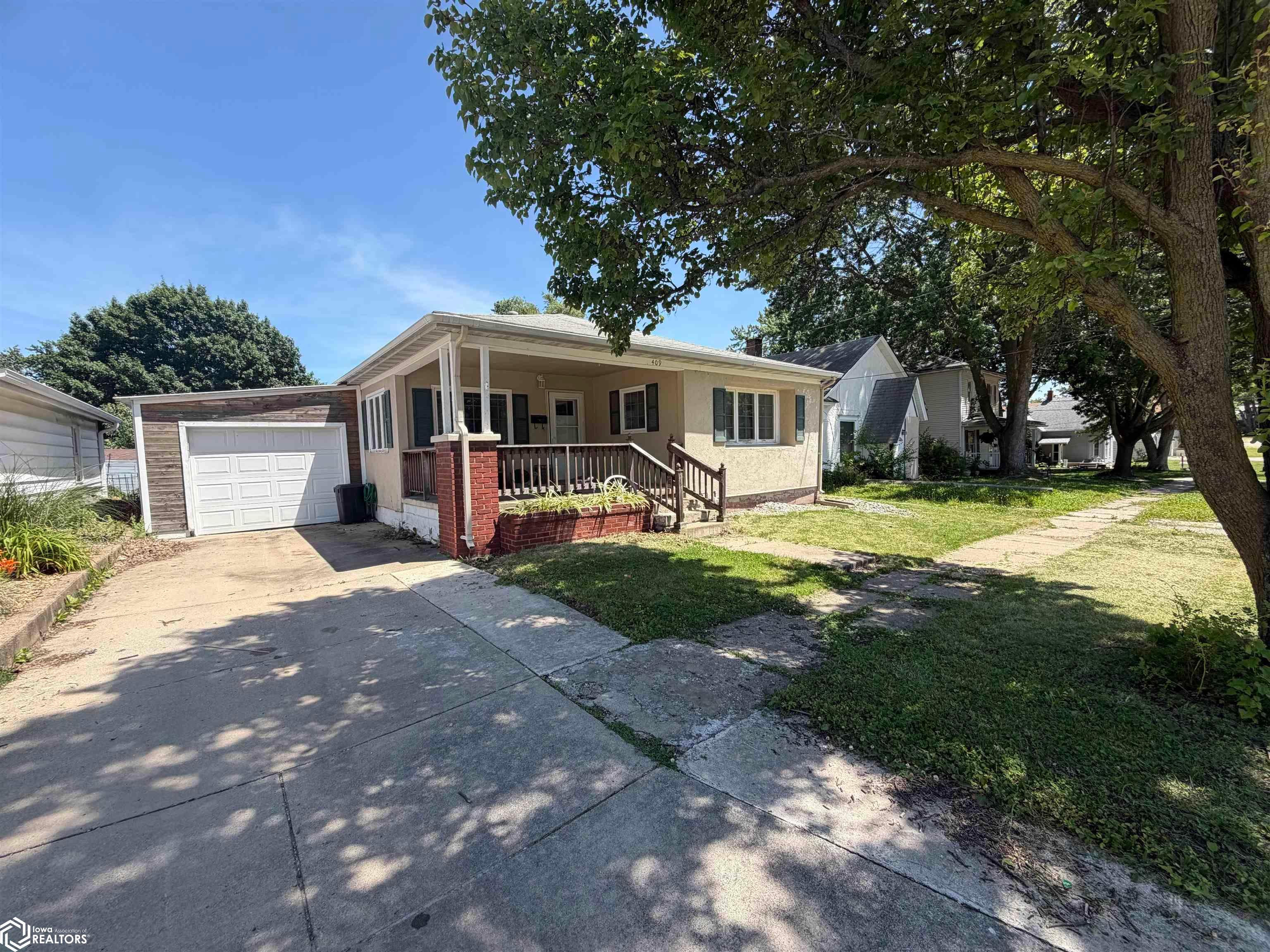 409 S 15Th Street, Centerville, IA 52544 photo 1 of 27