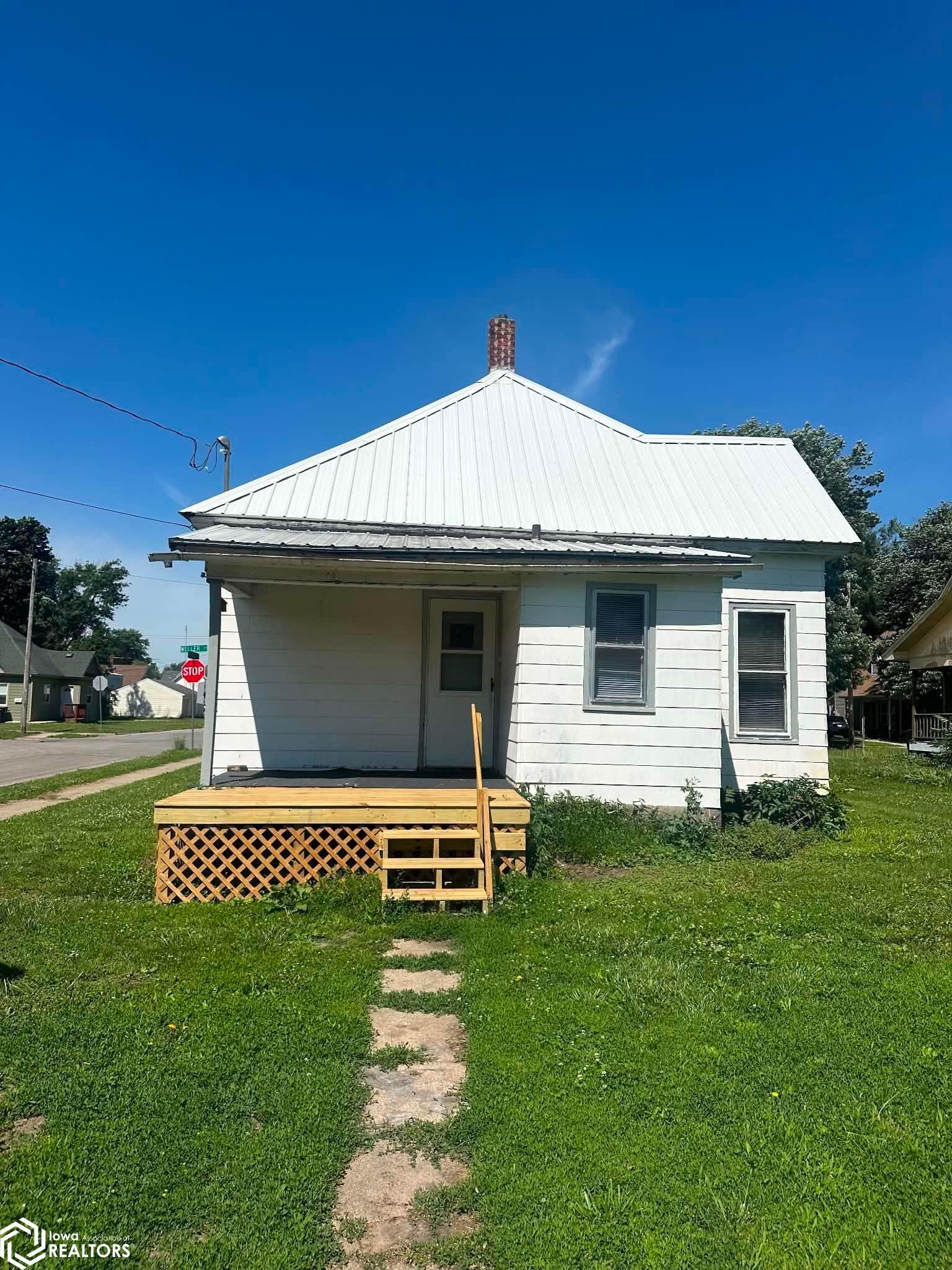 402 N Weller, Ottumwa, IA 52501 photo 1 of 15