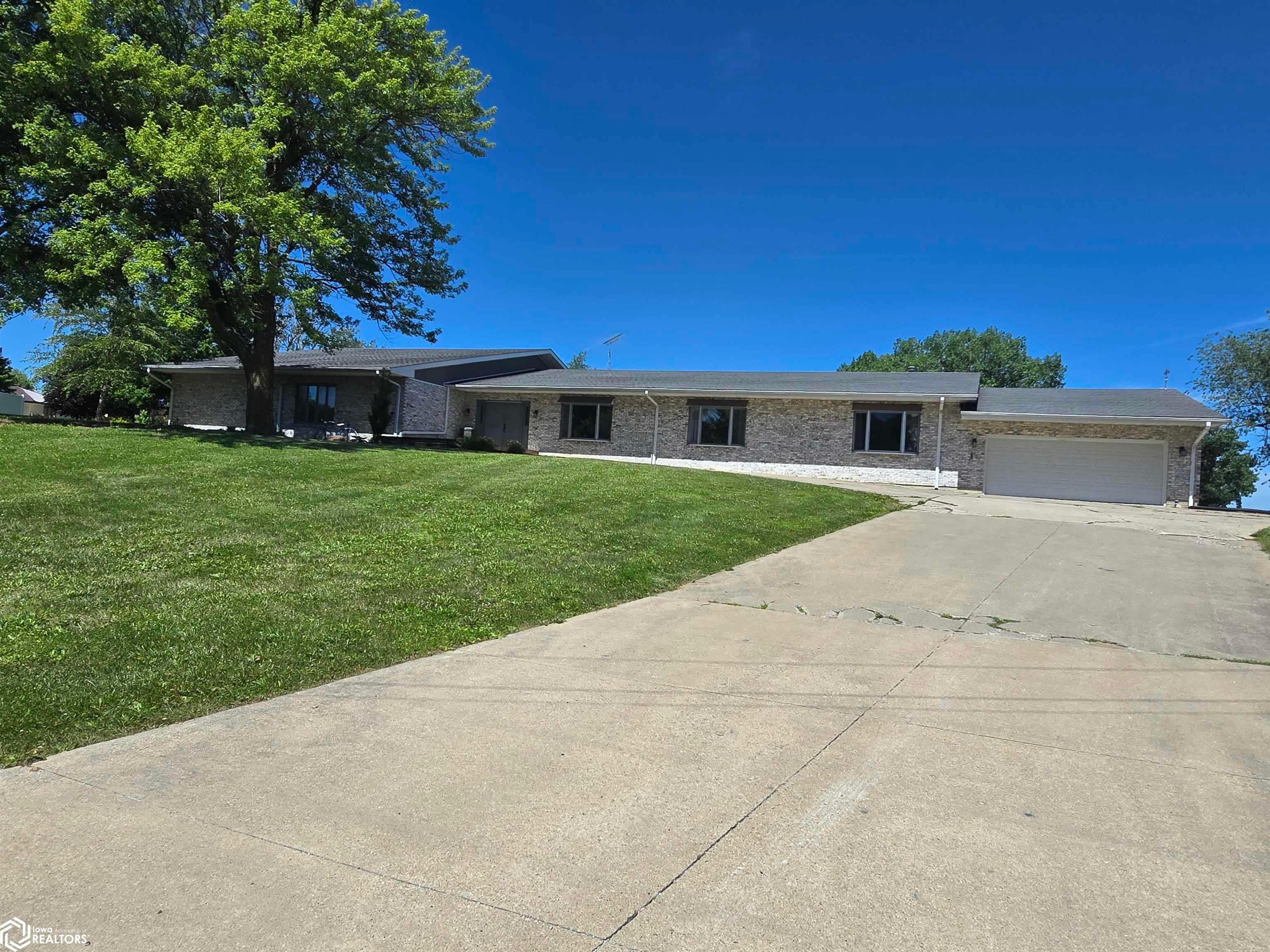 2523 Bill Bone Lane, Oskaloosa, IA 52577 photo 1 of 80
