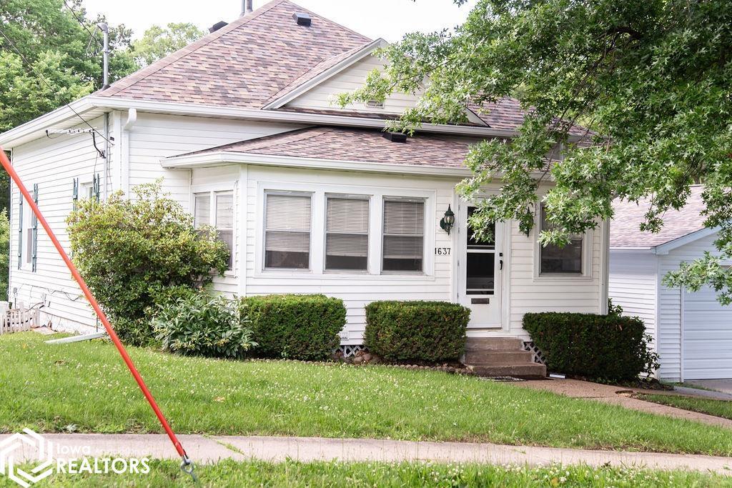 1637 Locust Street, Ottumwa, IA 52501 photo 1 of 66