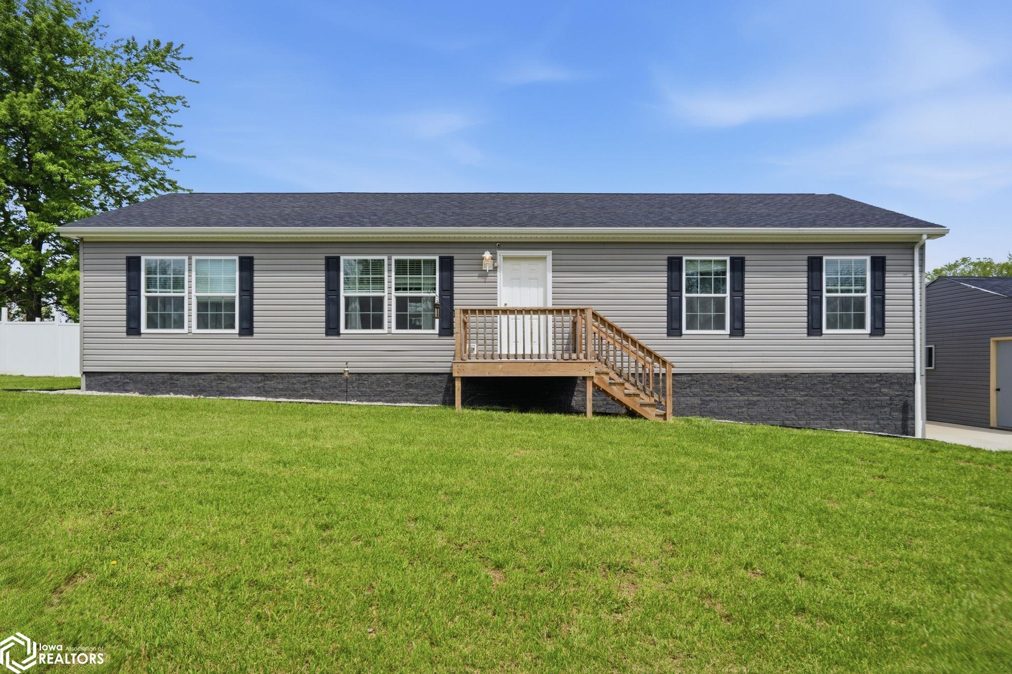 2521 Bill Bone Lane, Oskaloosa, IA 52577-8875 photo 1 of 23