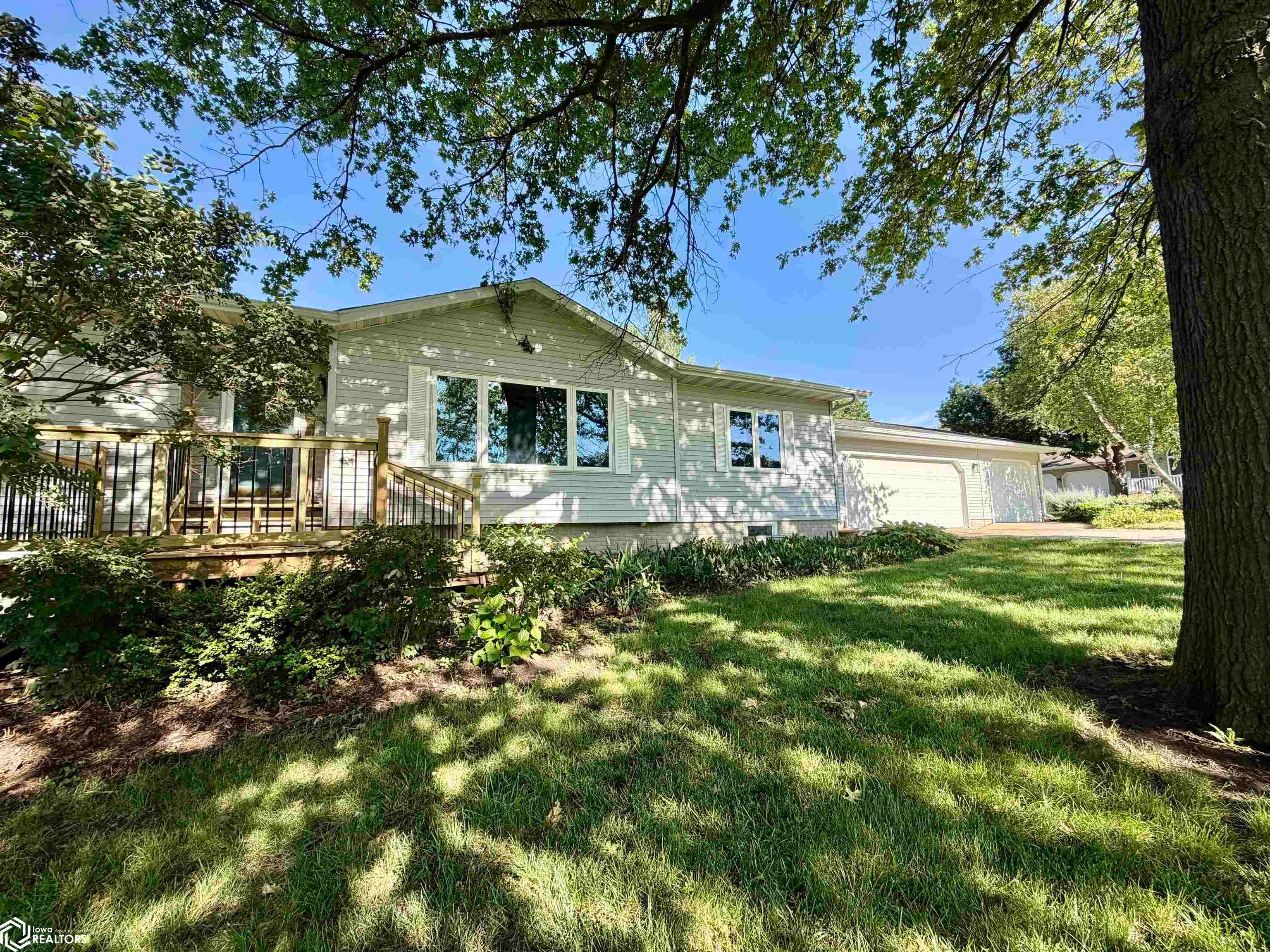 2021 Edmundson, Oskaloosa, IA 52577 photo 1 of 44