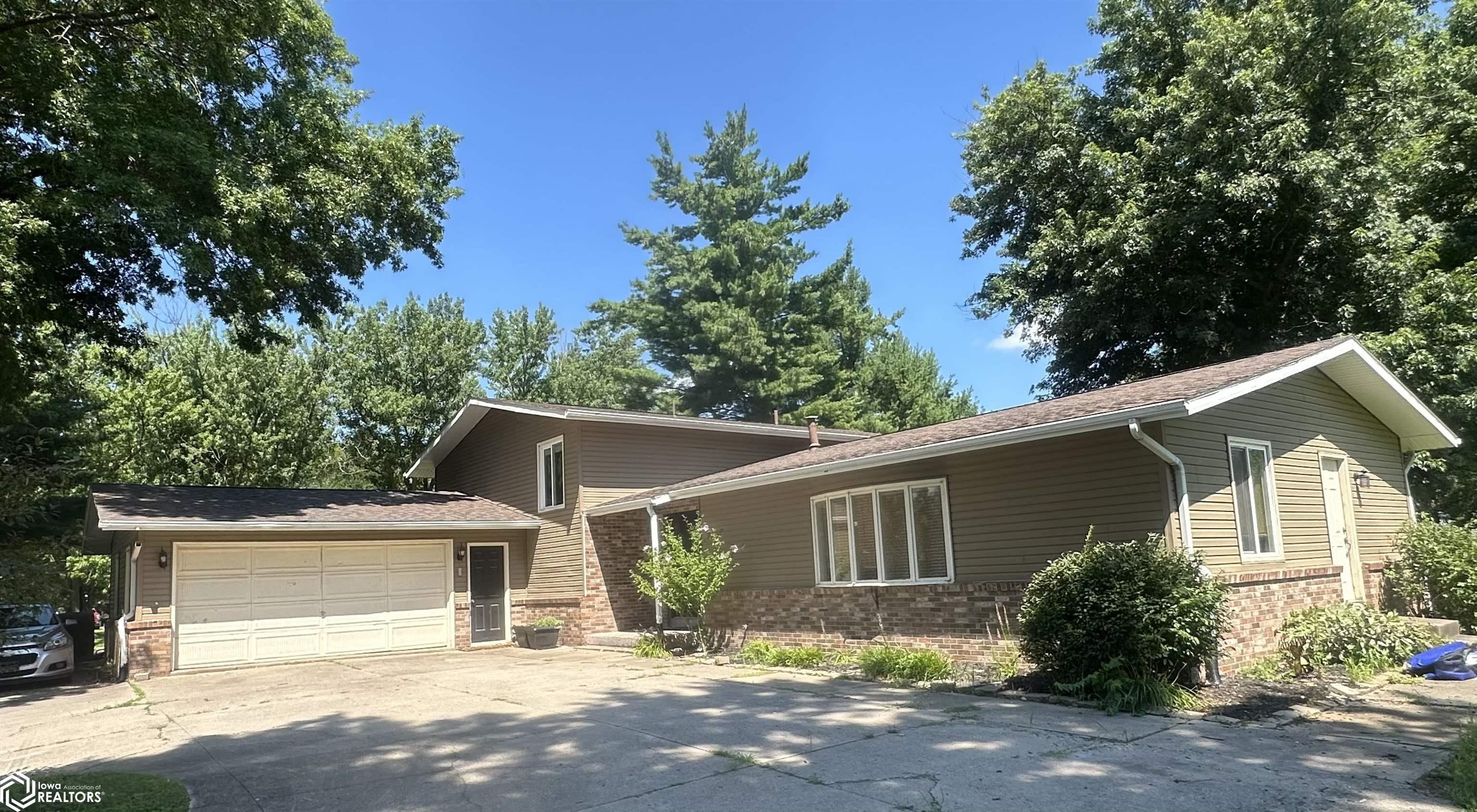 912 Country Lane Drive, Keosauqua, IA 52565 photo 1 of 17