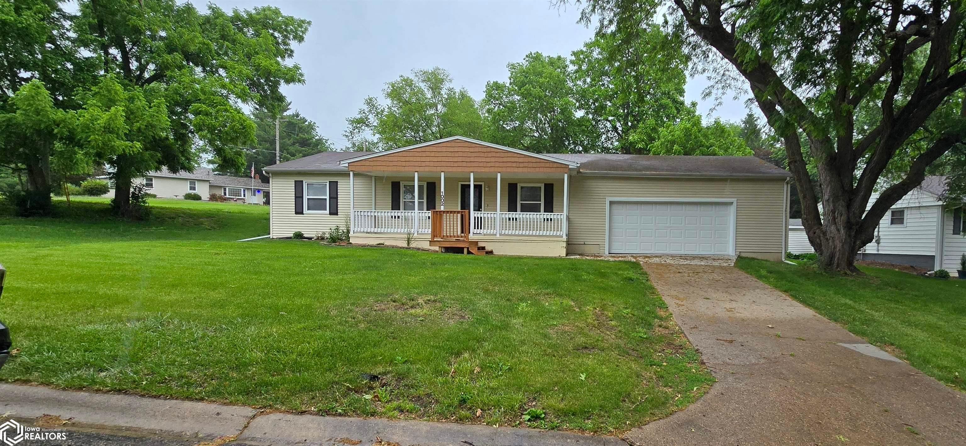 1002 Maywood Drive, Oskaloosa, IA 52577 photo 1 of 31