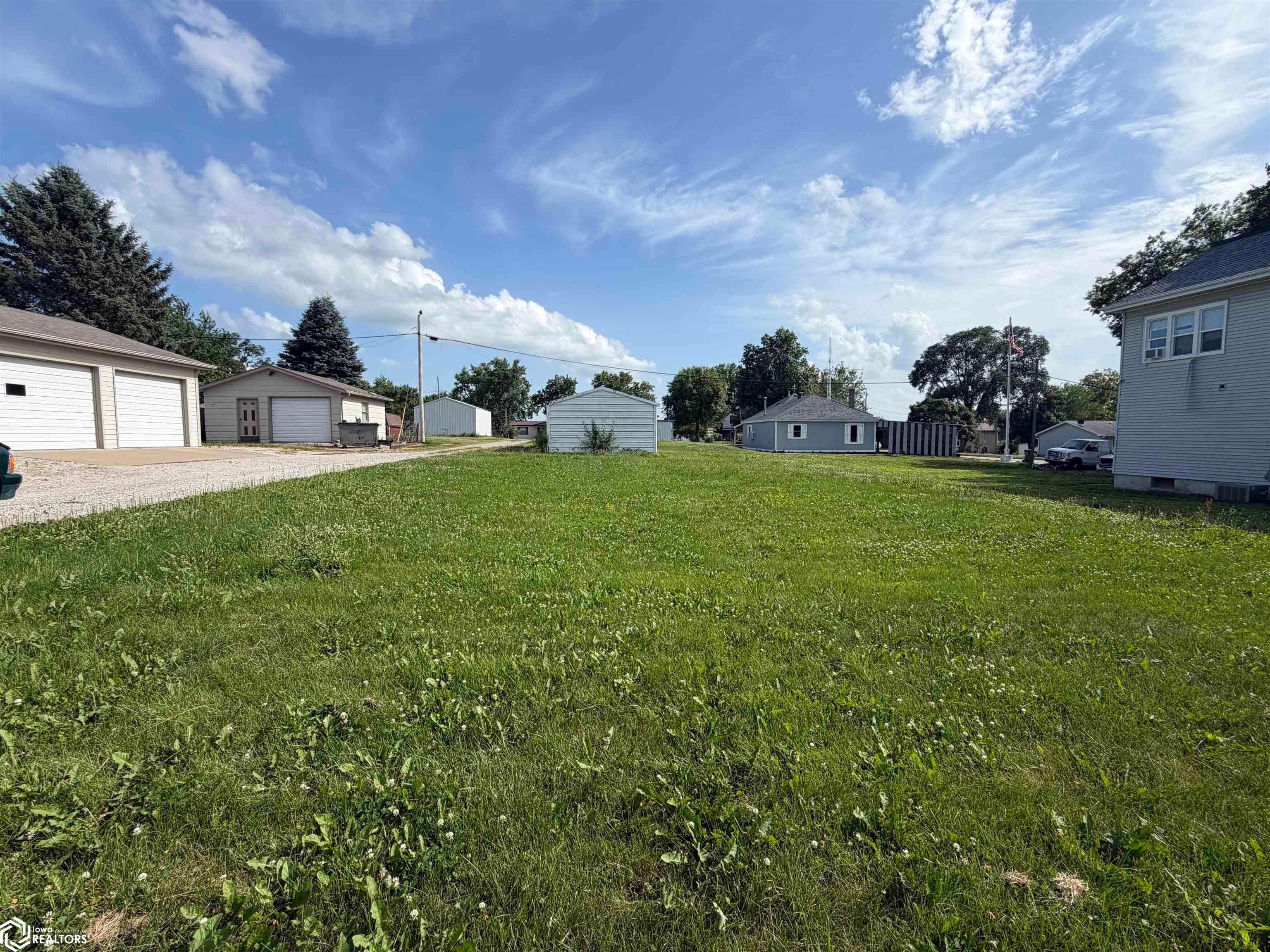 1116 High Ave W, Oskaloosa, IA 52577 photo 1 of 5