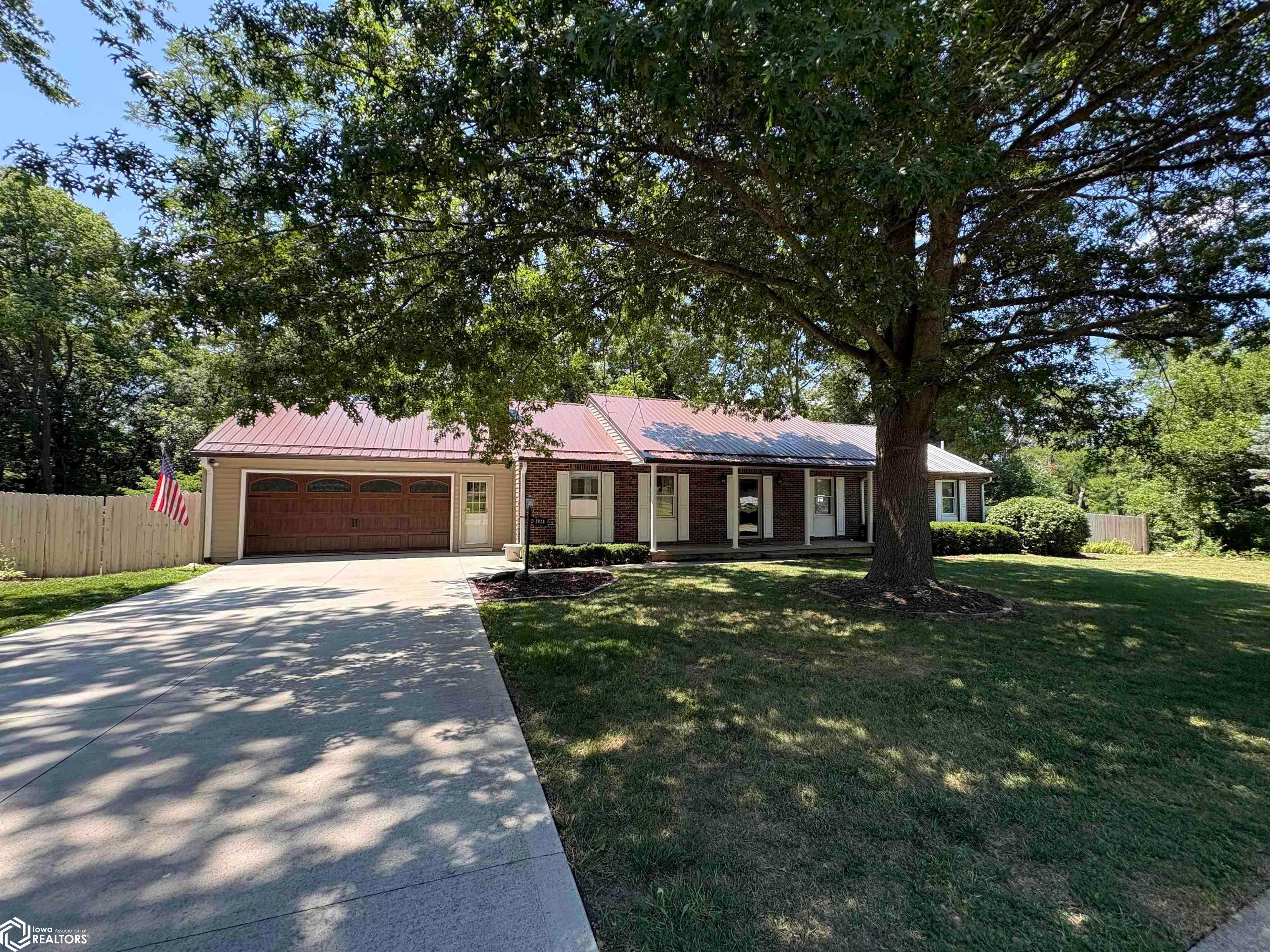 2028 Golfview Circle, Centerville, IA 52544 photo 1 of 62