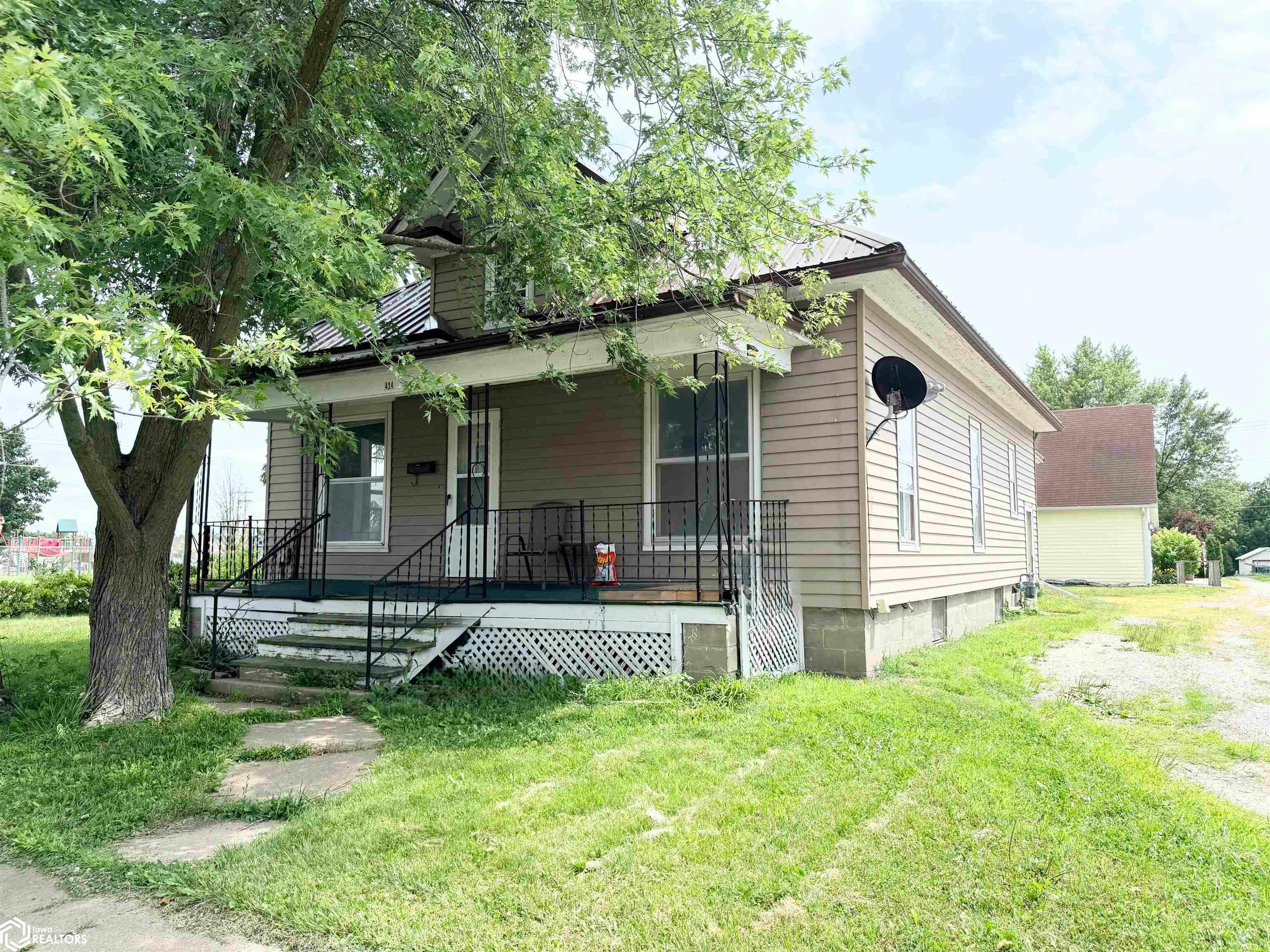 414 E Sheridan Avenue, Centerville, IA 52544 photo 1 of 22