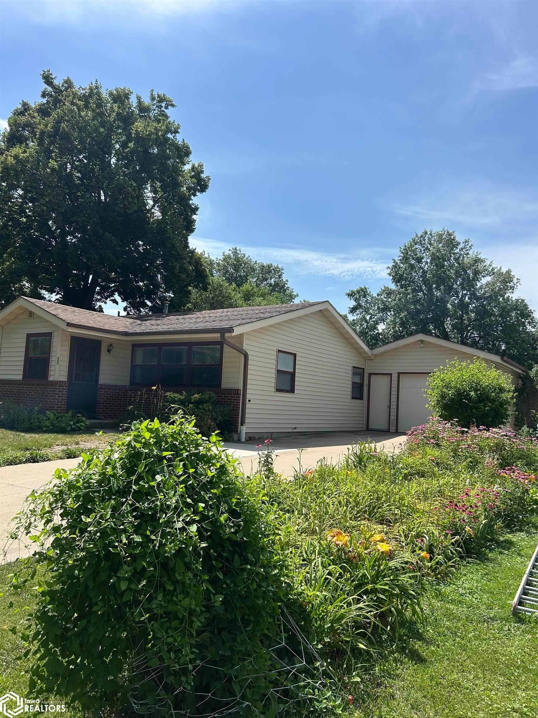 1210 J Avenue E, Oskaloosa, IA 52577 photo 1 of 26
