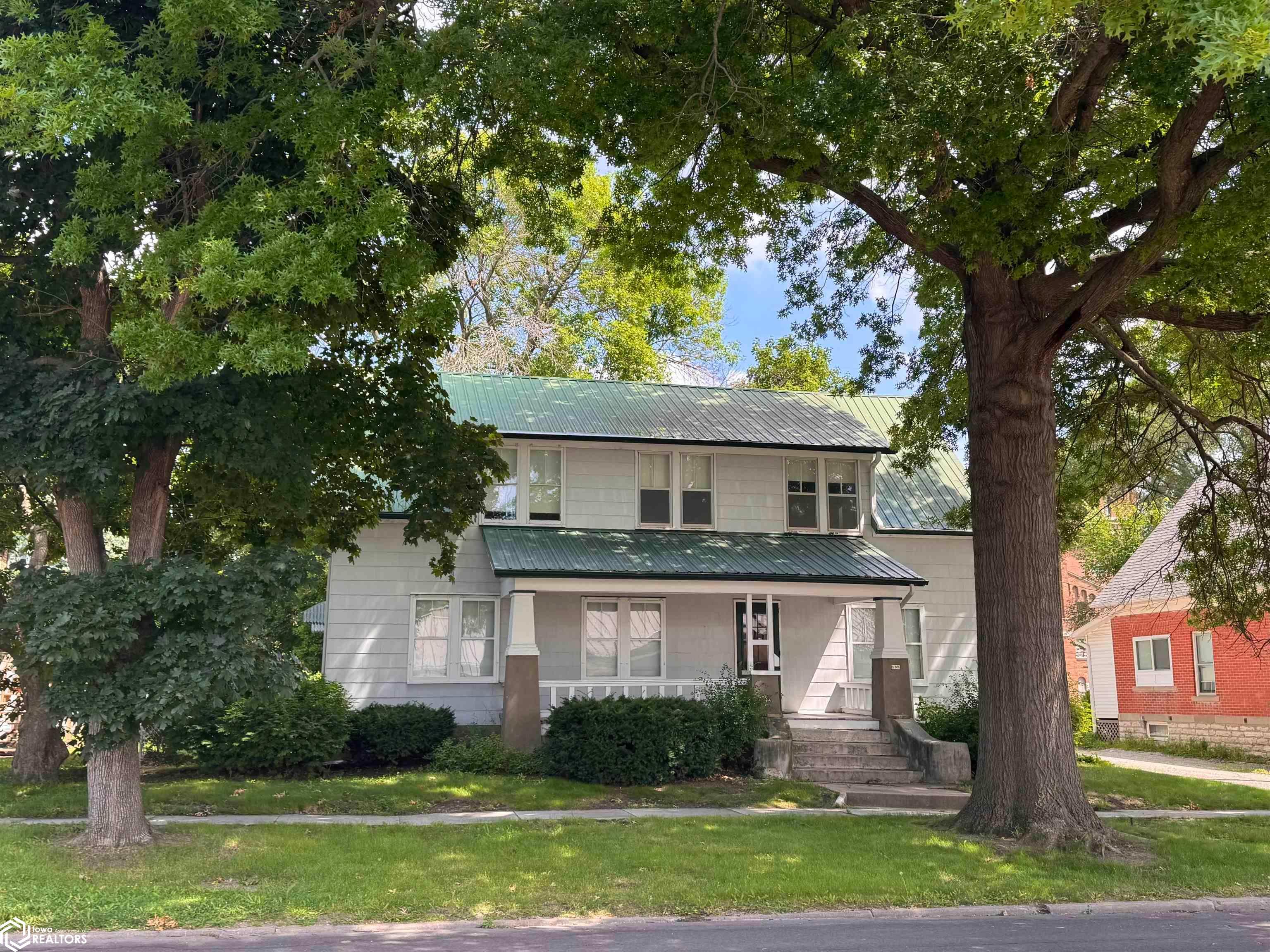 105 W Adams Avenue, Fairfield, IA 52556 photo 1 of 52