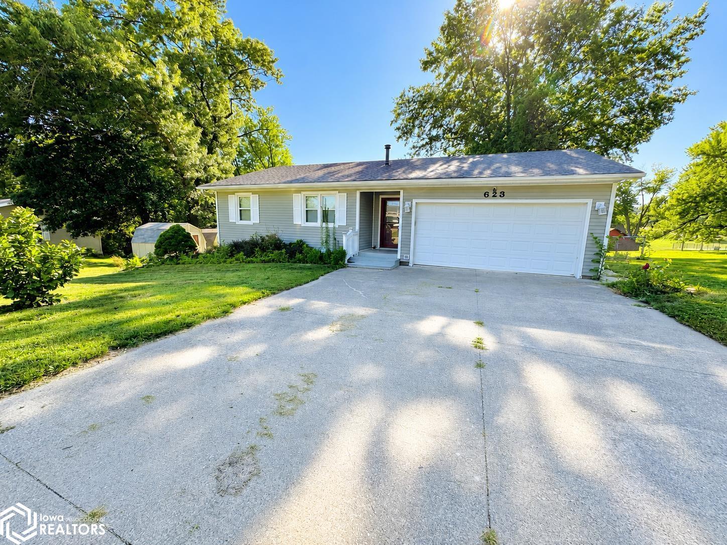 623 N 3Rd Street, Centerville, IA 52544 photo 1 of 30