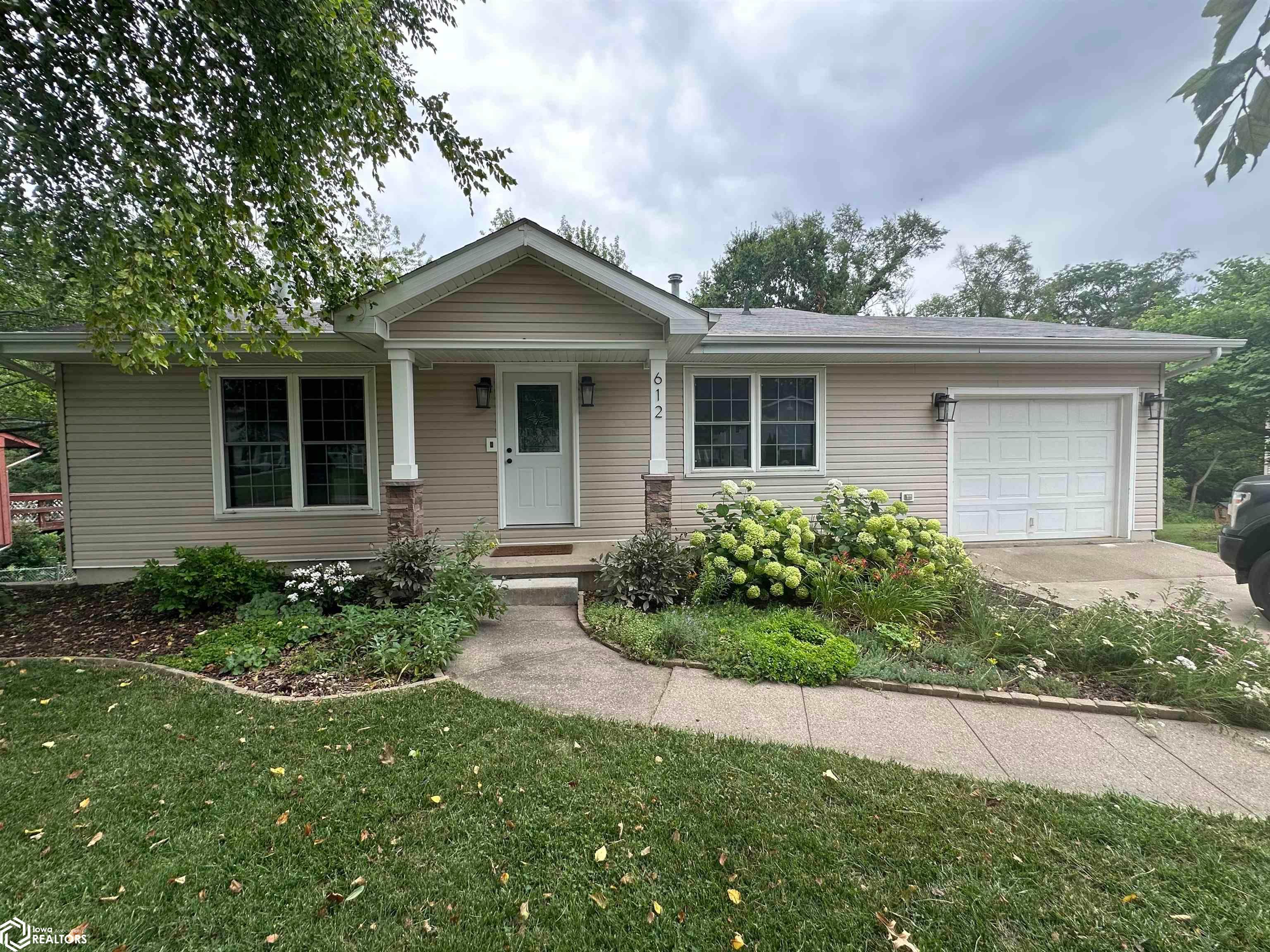 612 Winchester Drive, Ottumwa, IA 52501 photo 1 of 55