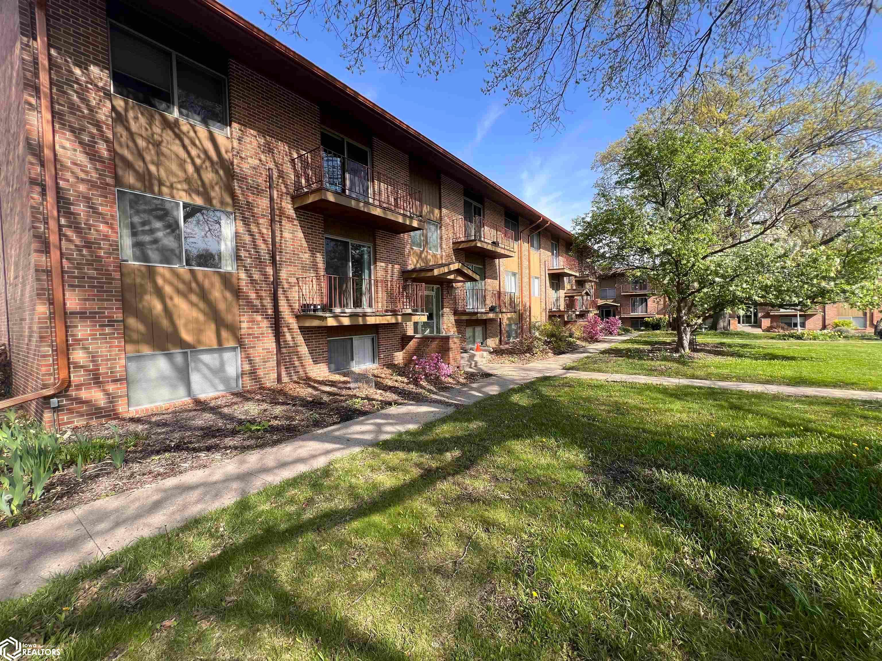 408 N D Unit 3G Street Unit 3G, Fairfield, IA 52556 photo 1 of 8