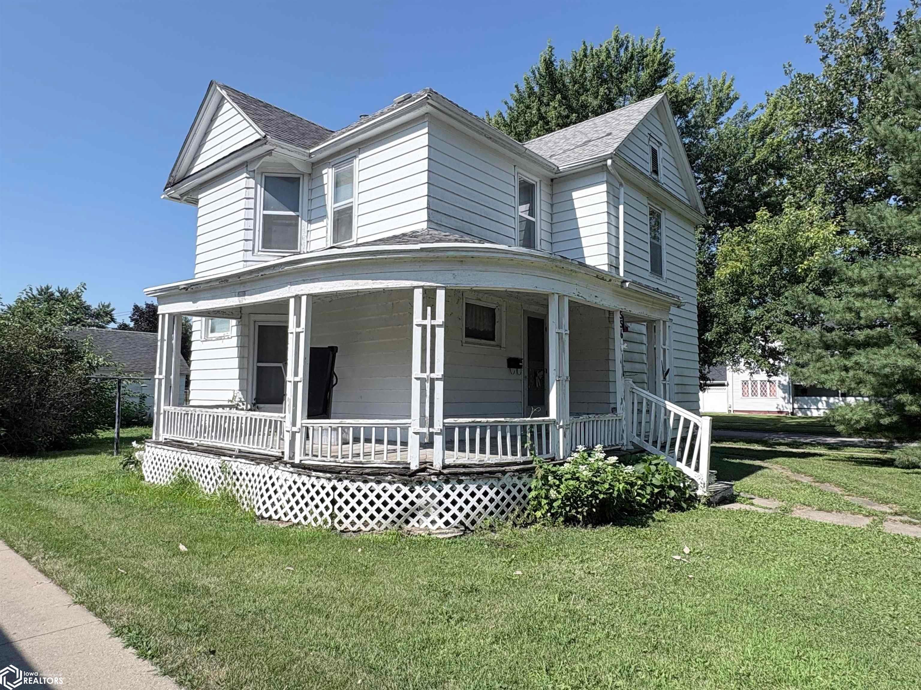 556 Chester Avenue, Ottumwa, IA 52501 photo 1 of 16