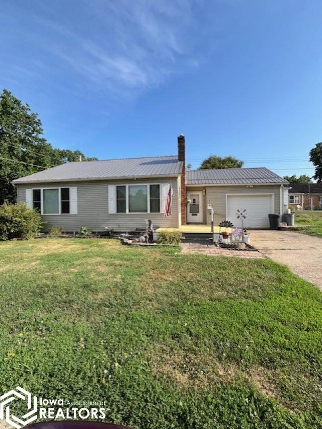 416 Sawyers Court, Centerville, IA 52544 photo 1 of 30