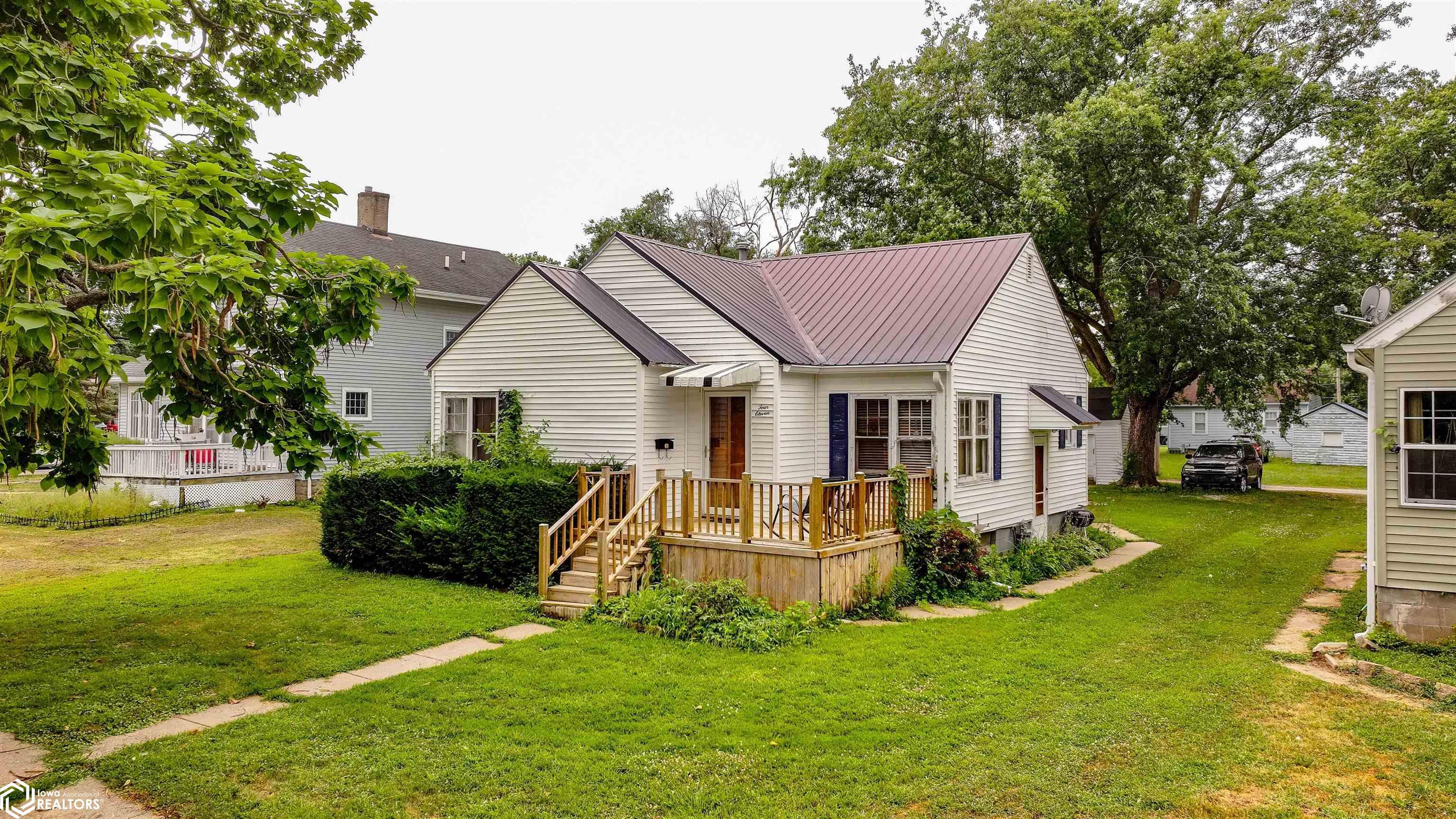 411 N Quincy Avenue, Ottumwa, IA 52501 photo 1 of 34