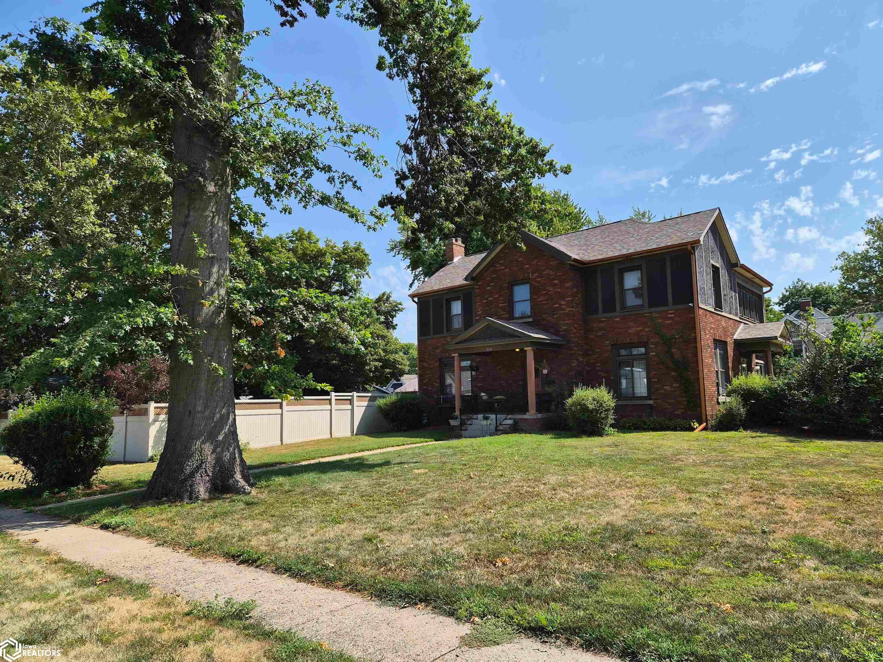 404 N C Street, Oskaloosa, IA 52577 photo 1 of 56