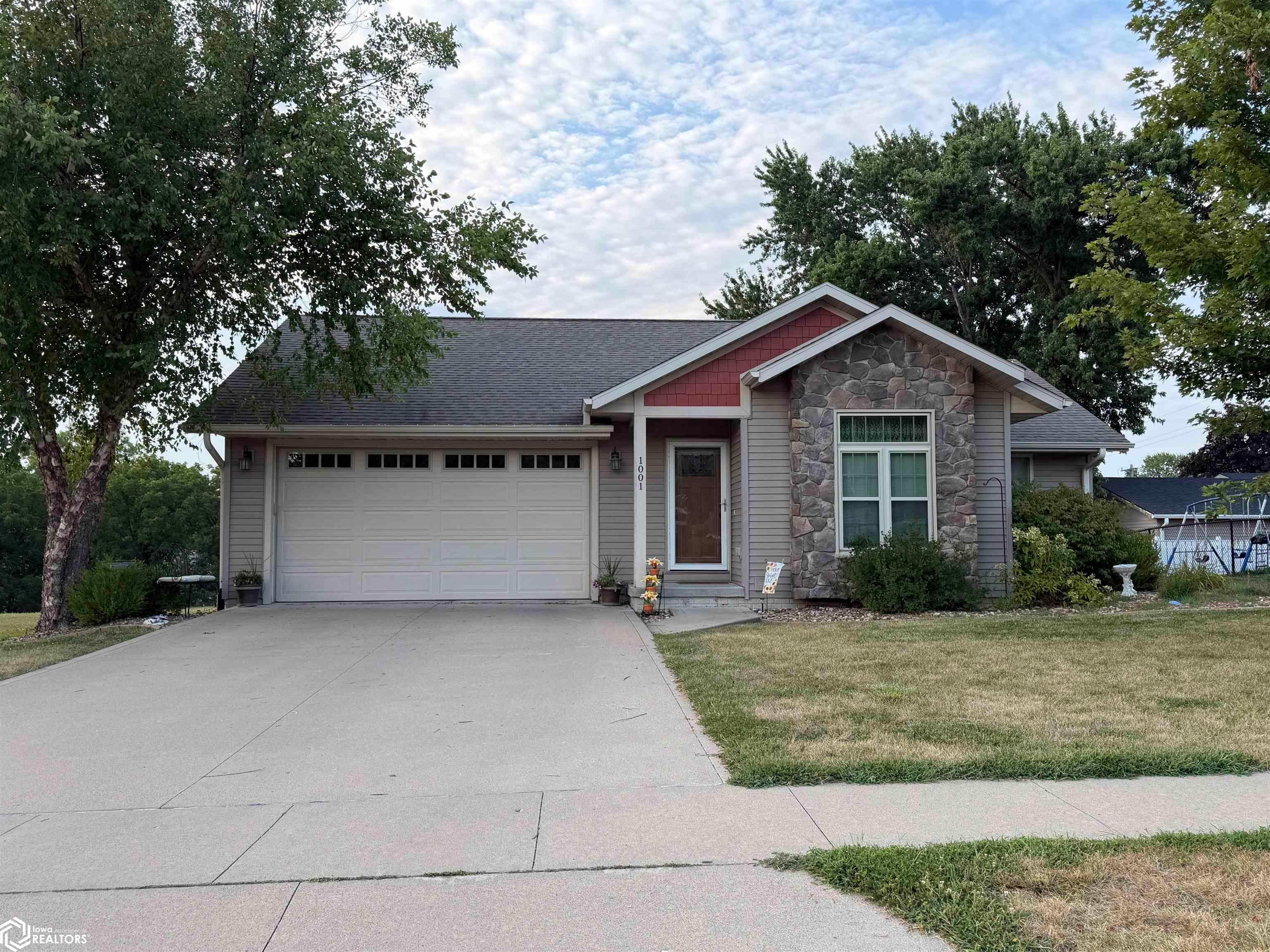 1001 Arbor Trace Drive, Oskaloosa, IA 52577 photo 1 of 39