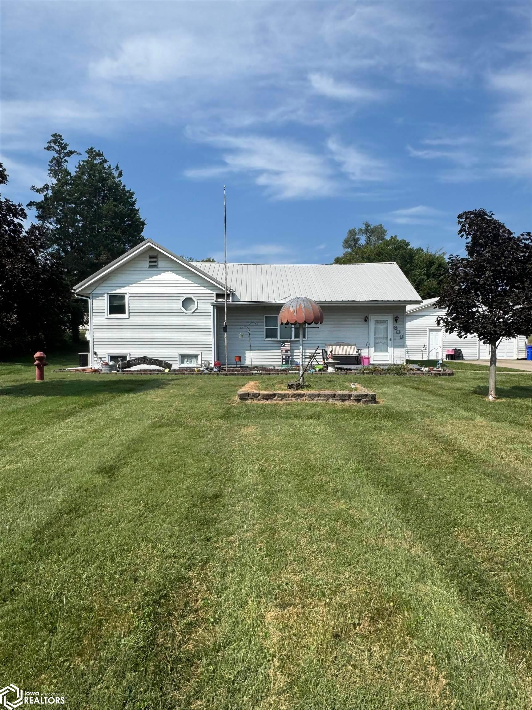 609 Lake Road, Ottumwa, IA 52501 photo 1 of 25