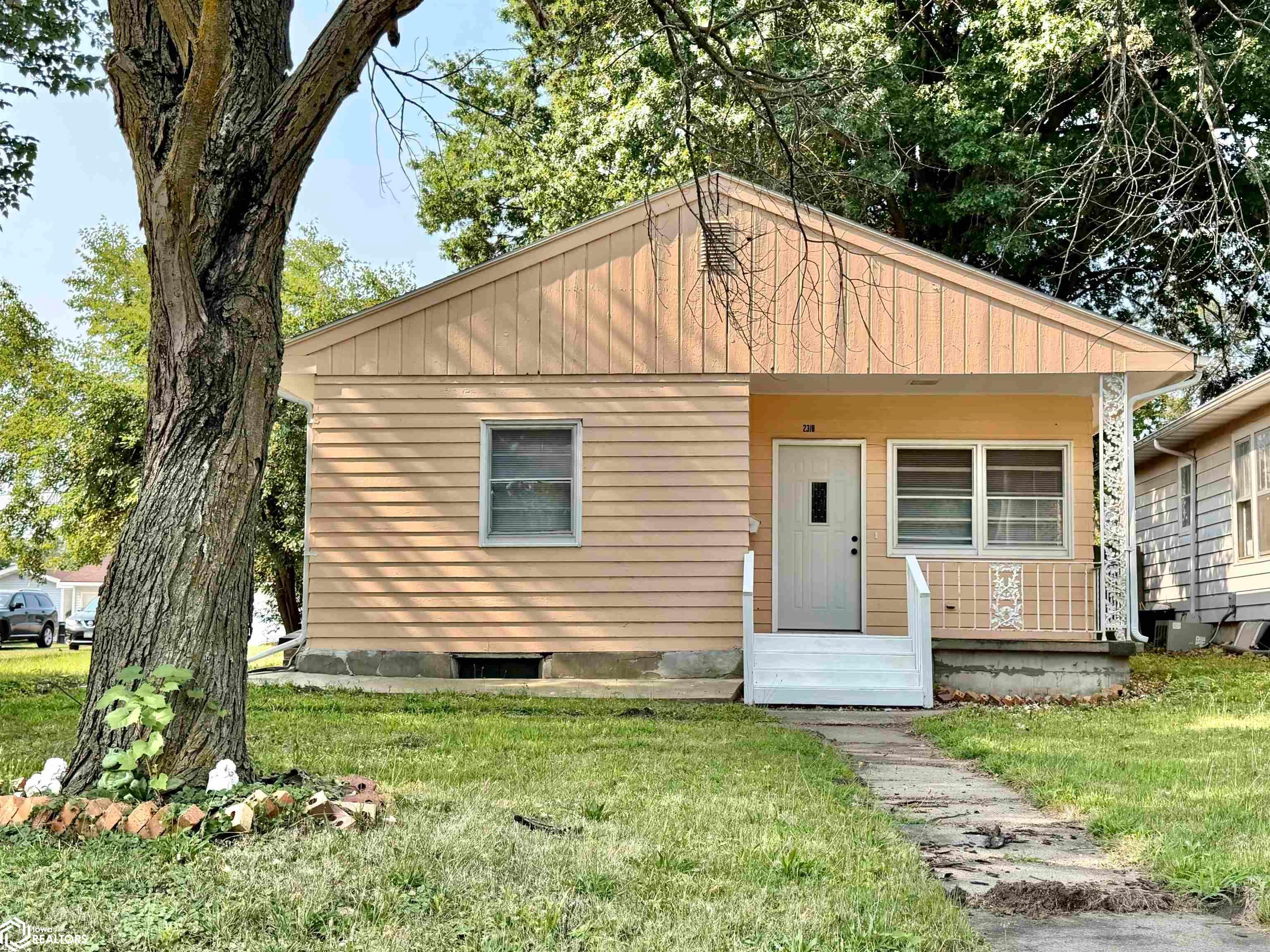 2318 E Main Street, Ottumwa, IA 52501 photo 1 of 6