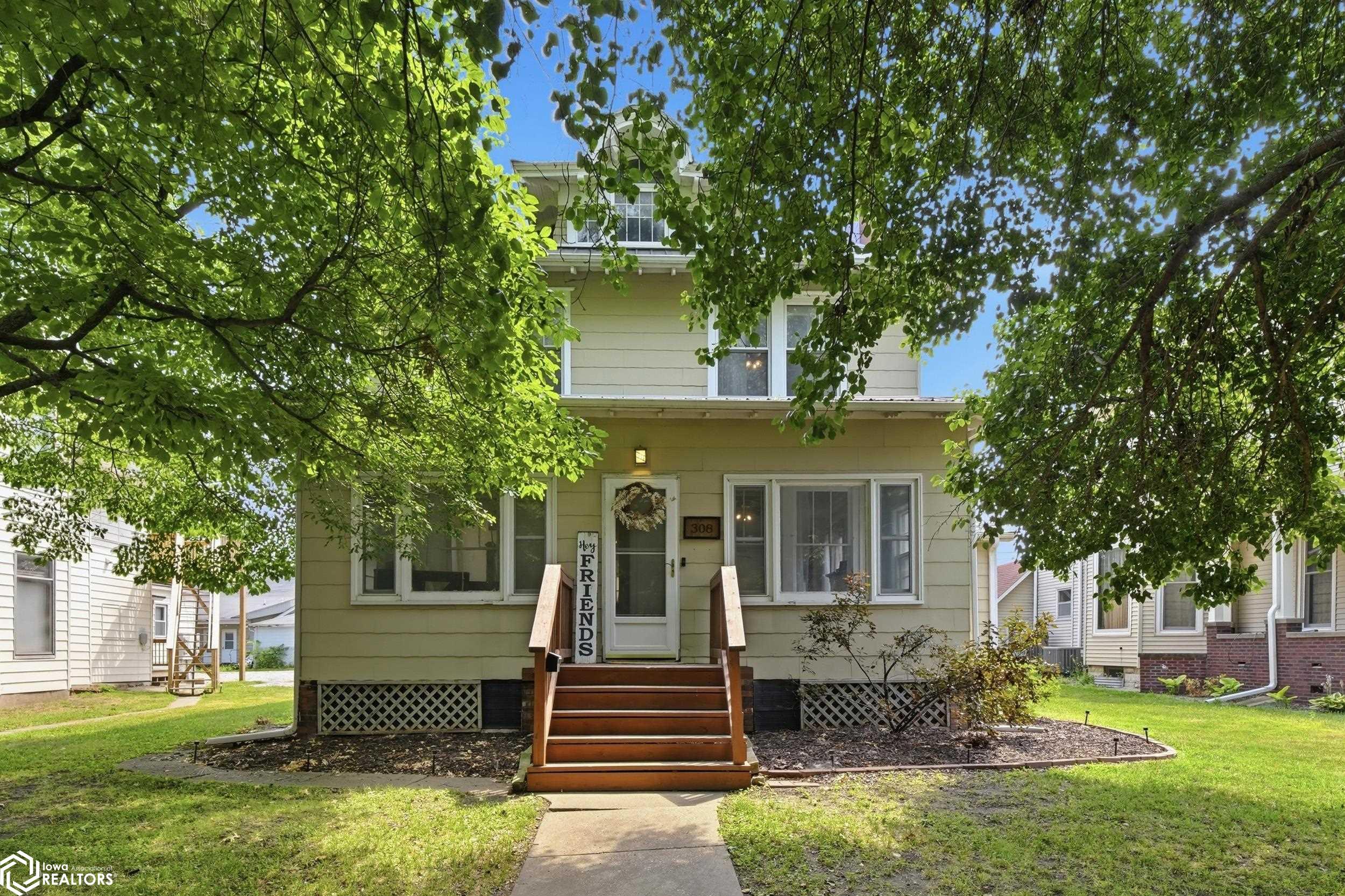 308 N 3rd Street, Oskaloosa, IA 52577 photo 1 of 33